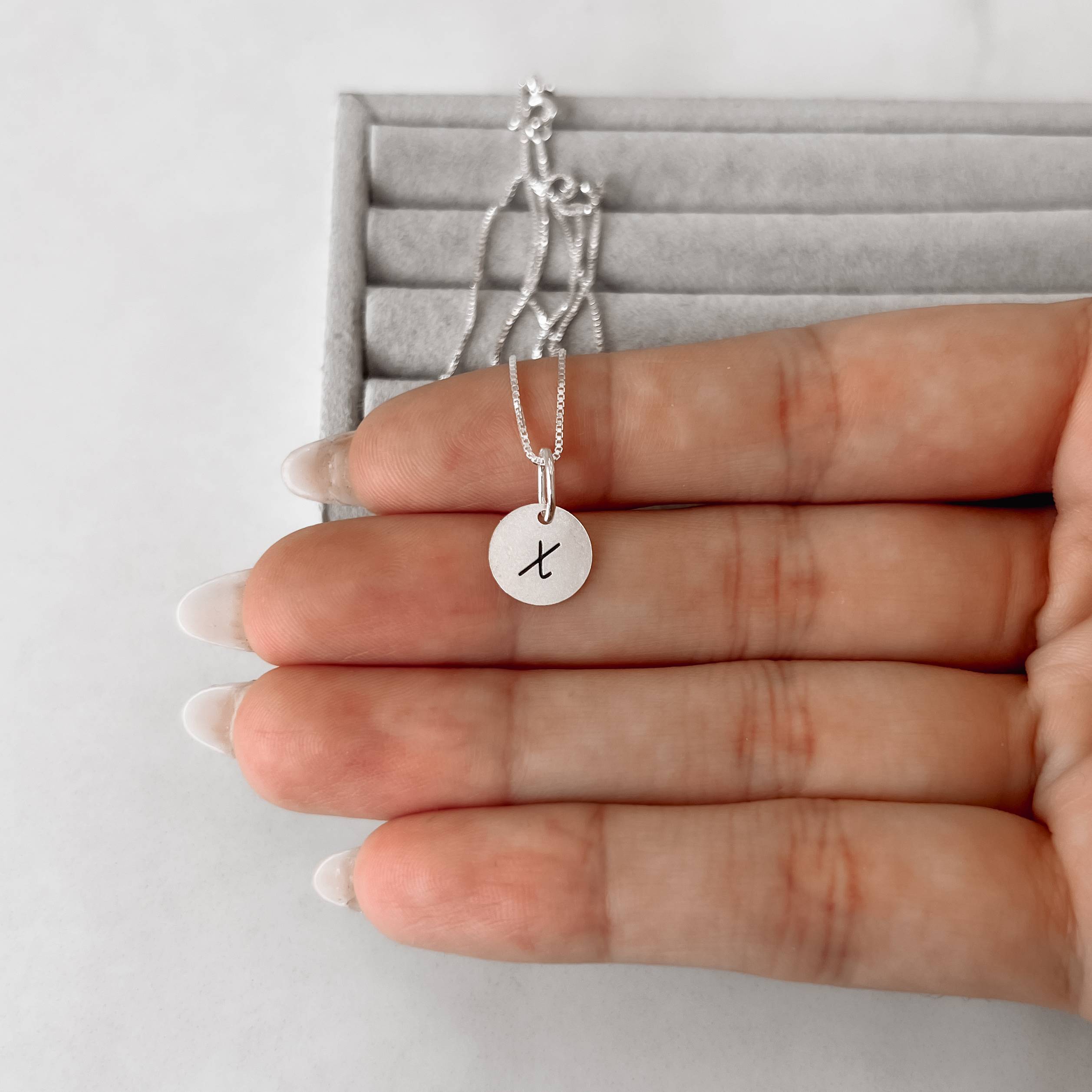 Imagem Secundária Colar pingente medalha letra X 10mm 40cm