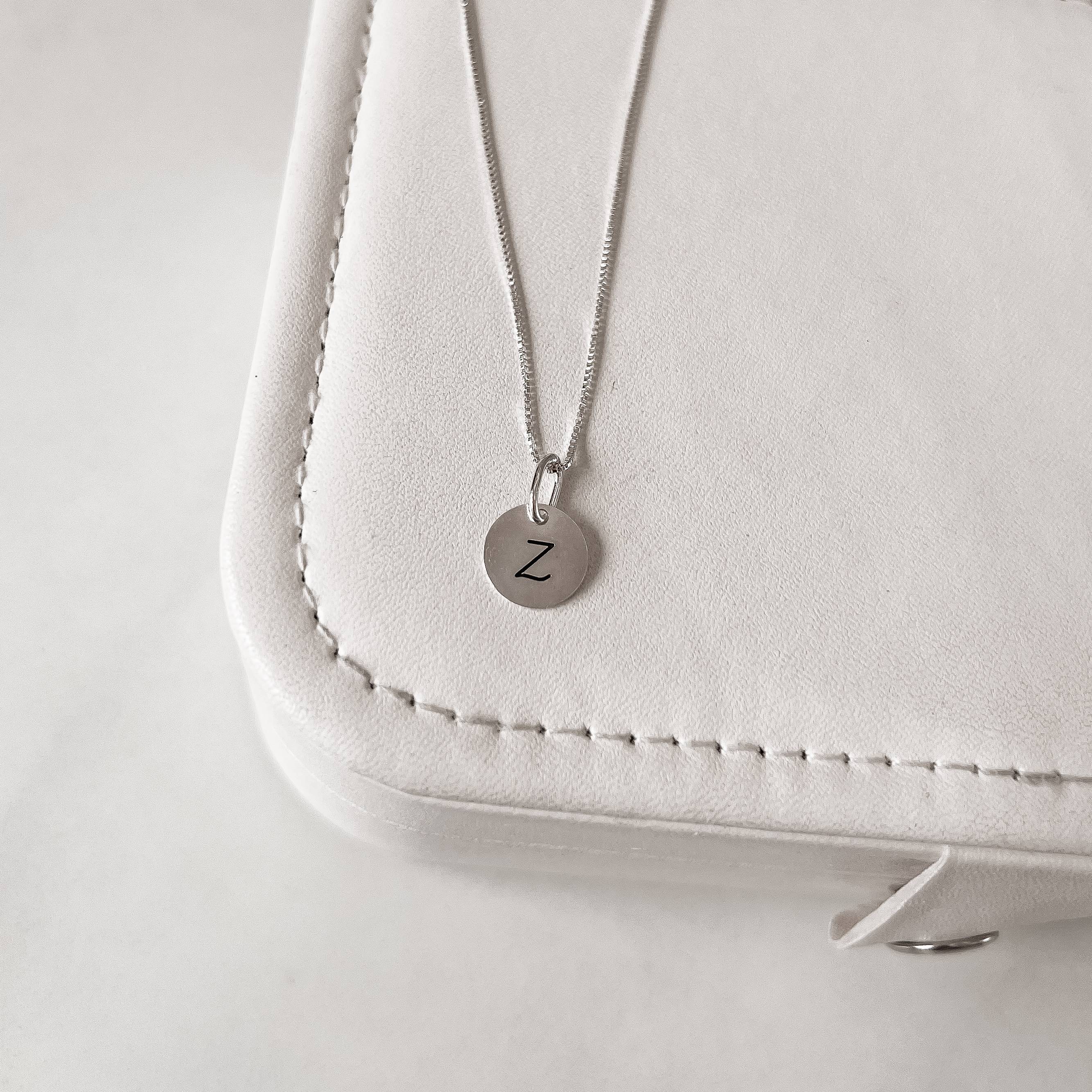 Imagem Colar pingente medalha letra Z 10mm 40cm