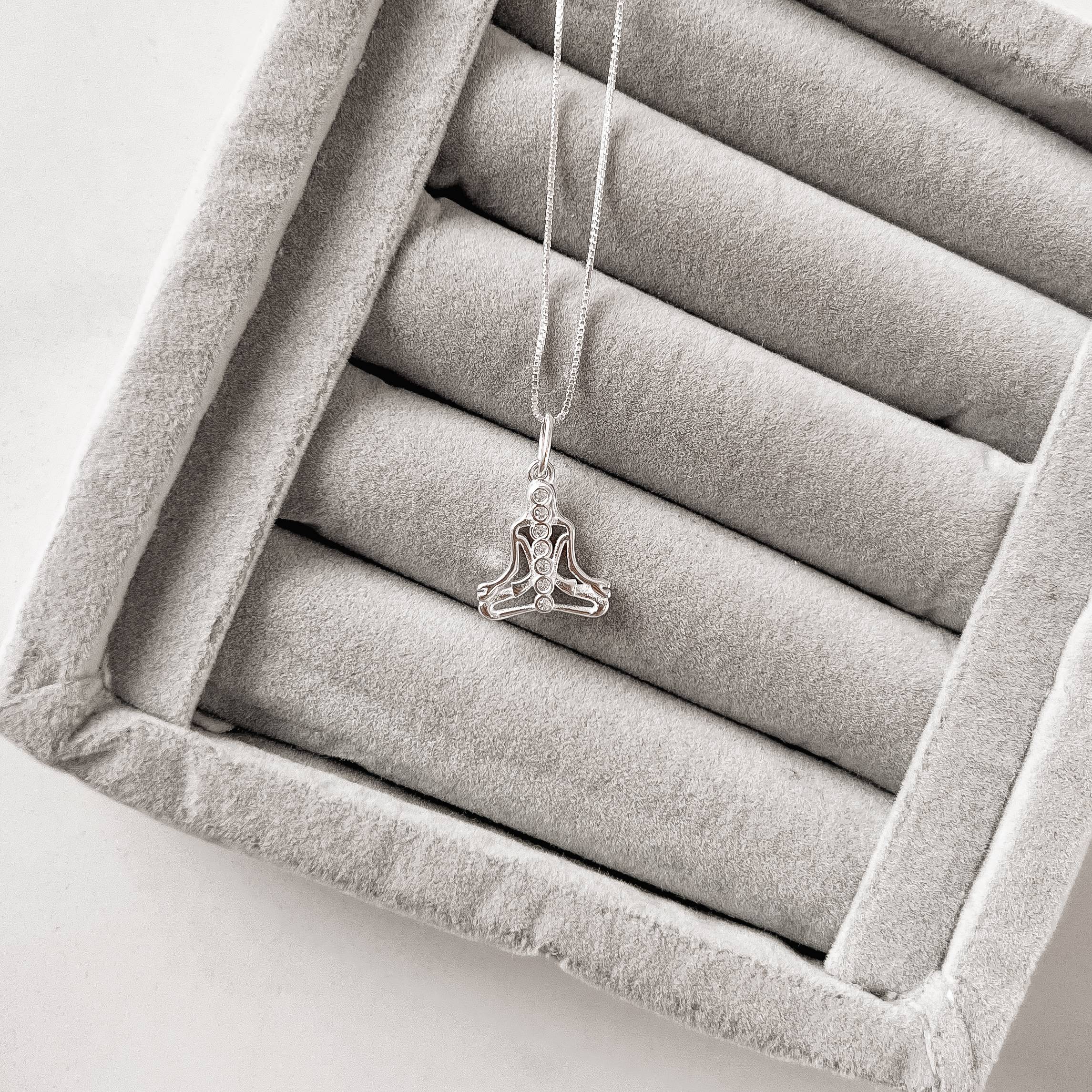 Colar pingente meditação 13mm 45cm