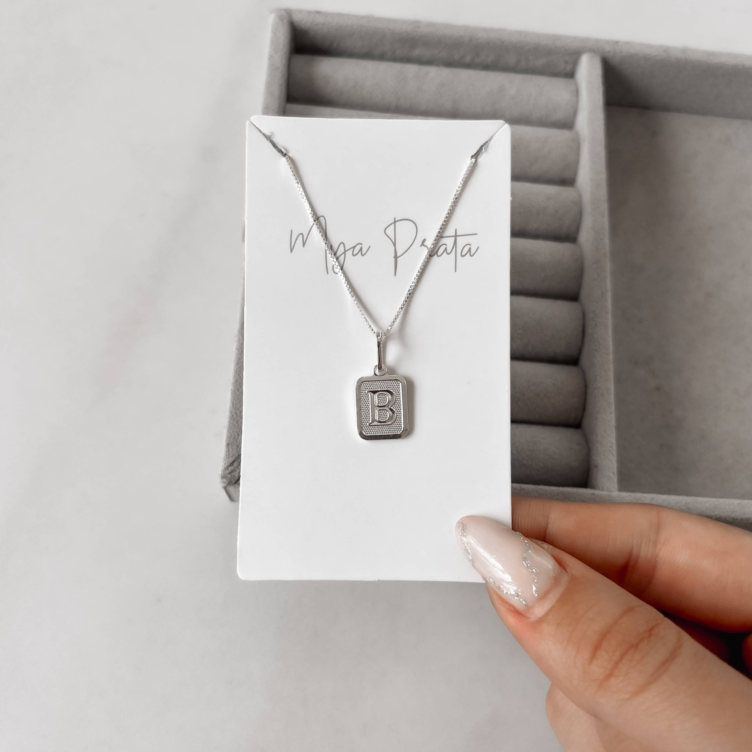 Imagem Secundária Colar pingente placa letra B 12mm 45cm