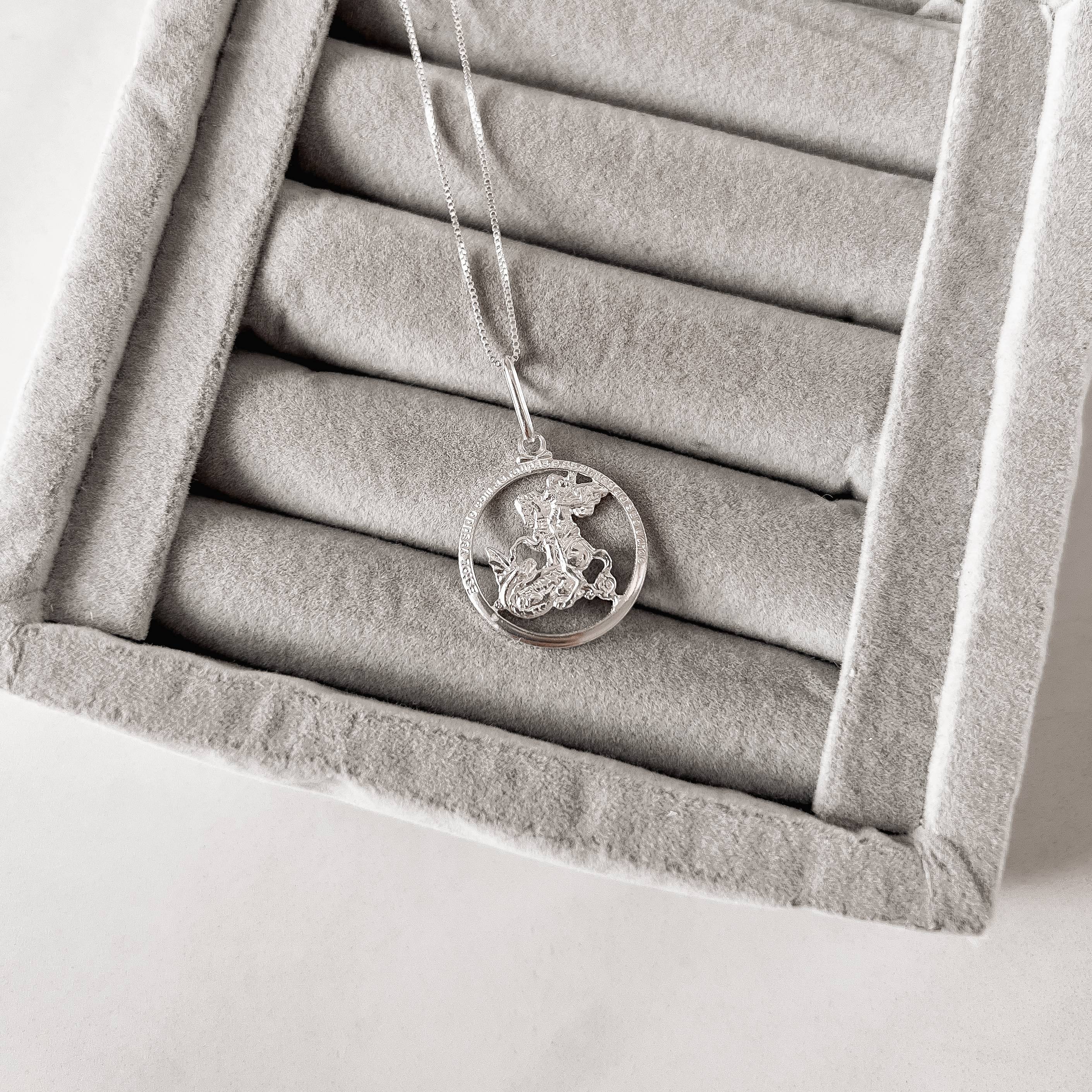 Imagem Colar pingente medalha vazada São Jorge 23mm 45cm