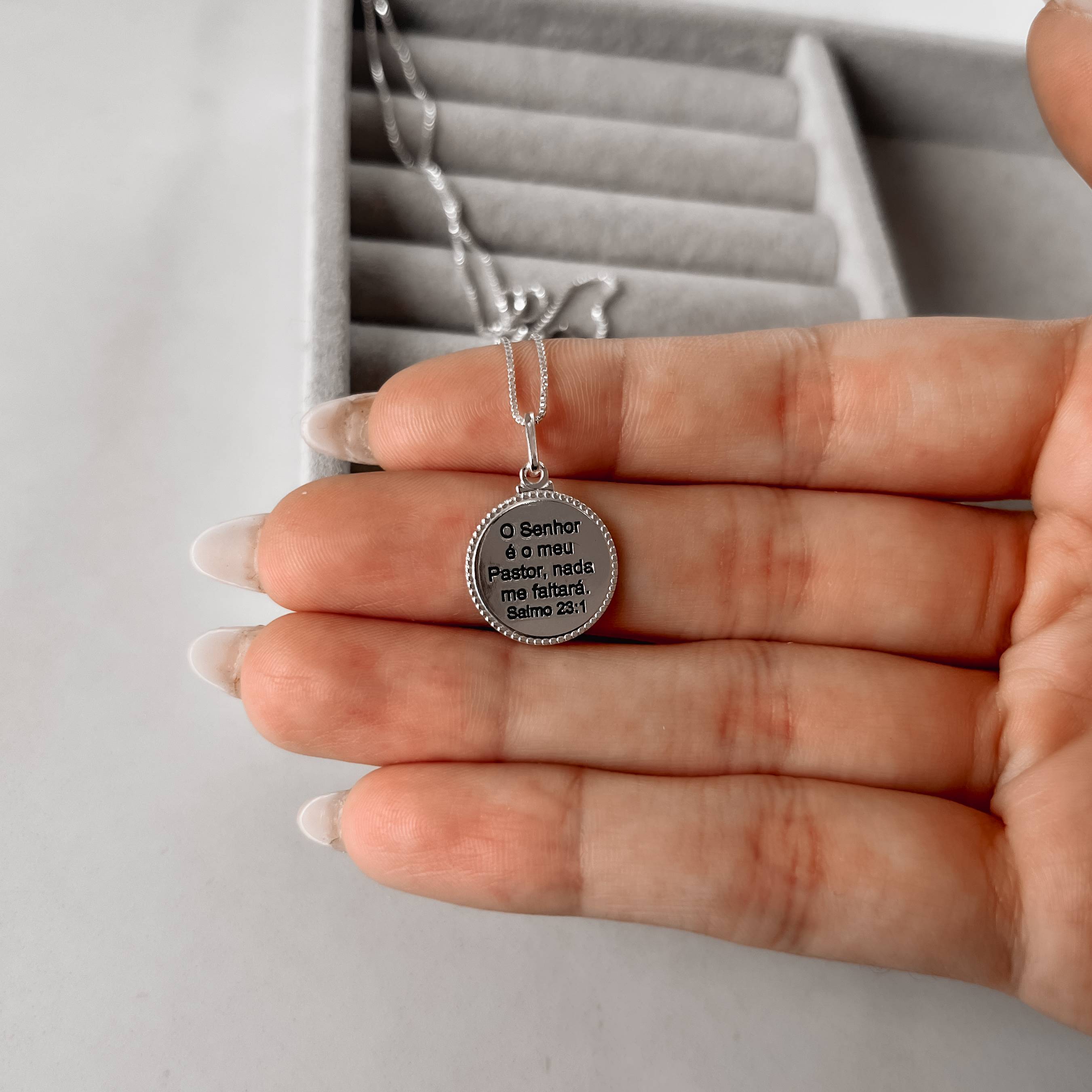 Imagem Secundária Colar pingente medalha Salmo 23:1 envelhecido 15mm 45cm