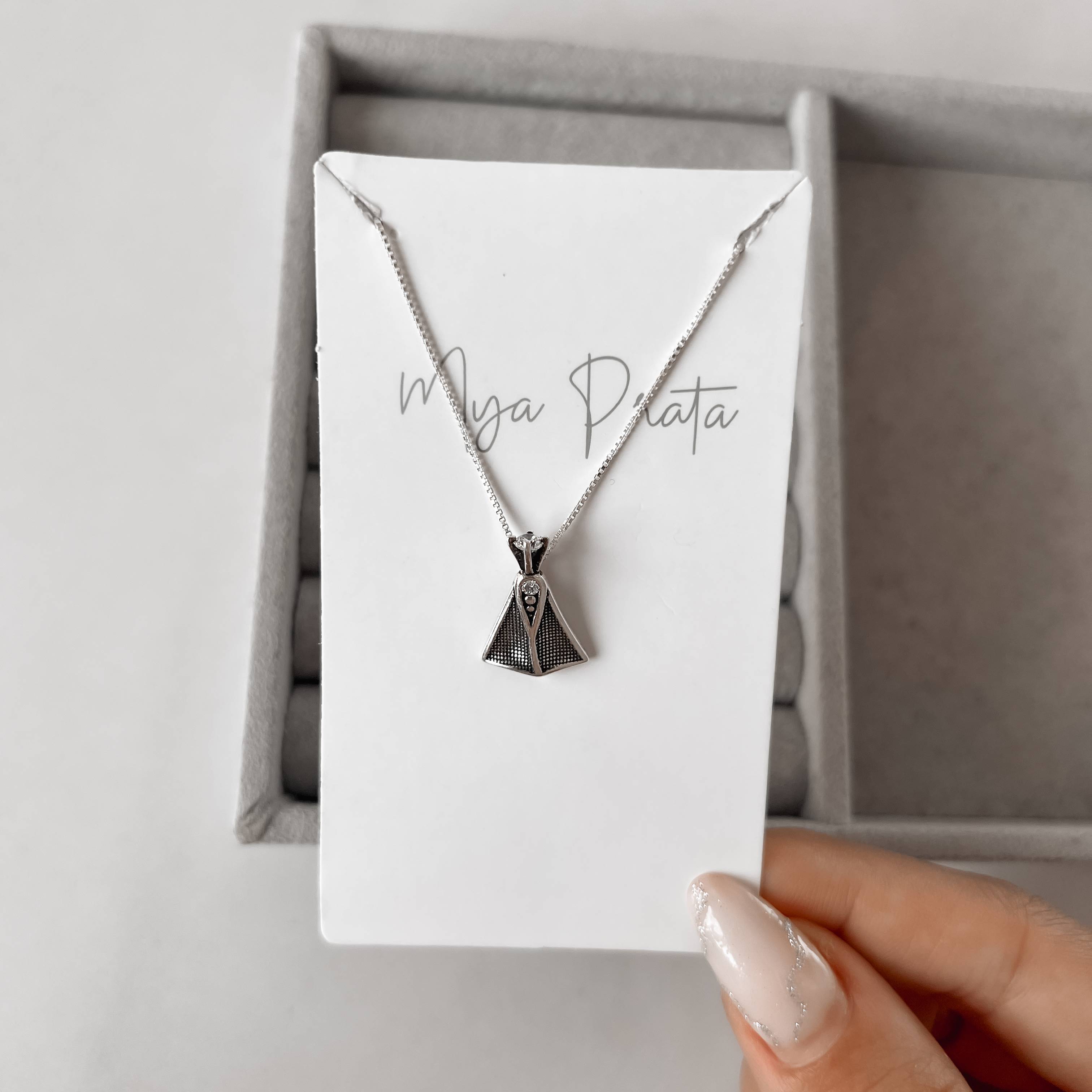 Imagem Secundária Colar Nsa. Sra. Aparecida detalhe zircônias envelhecido 17mm 45cm