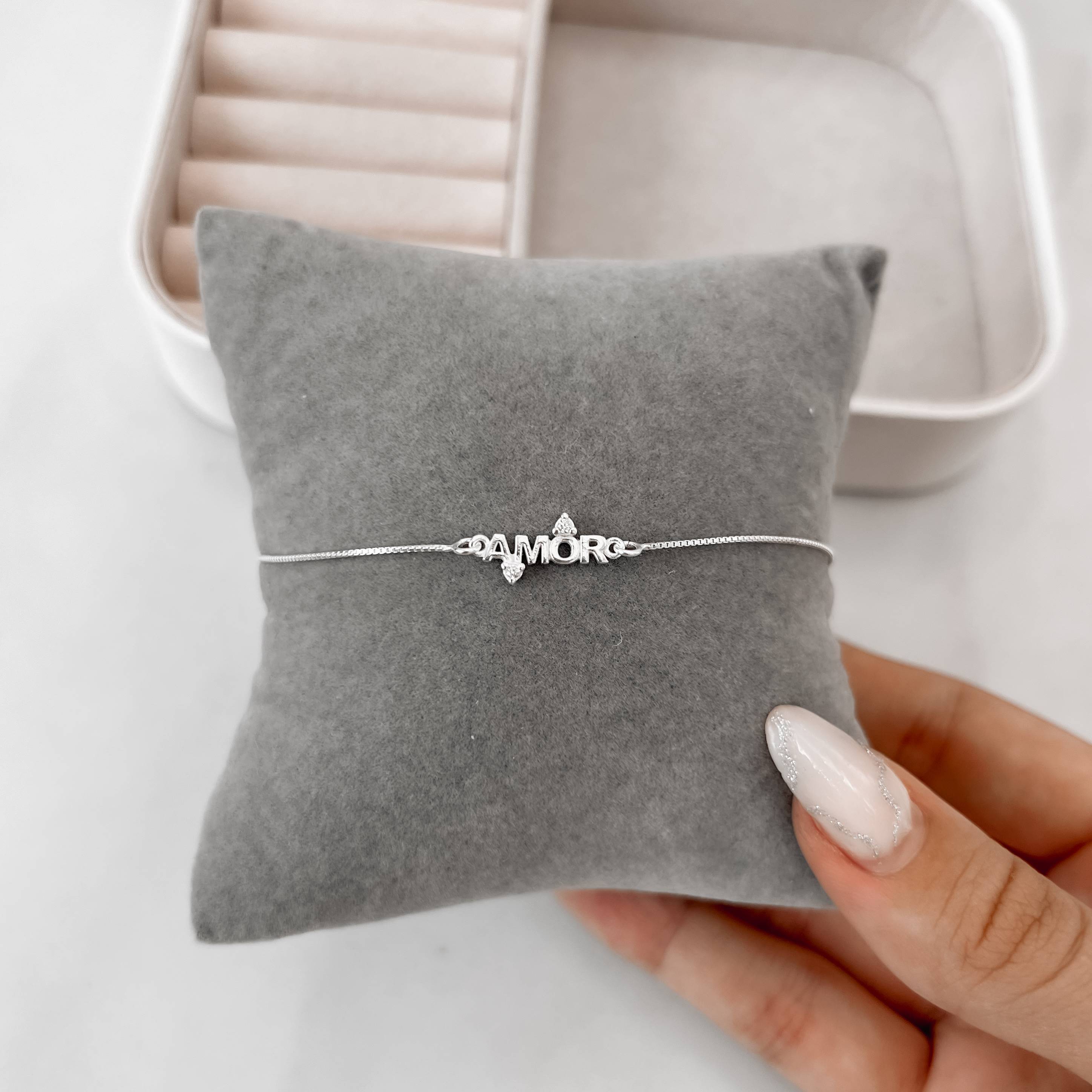 Pulseira entremeio amor detalhe zircônias