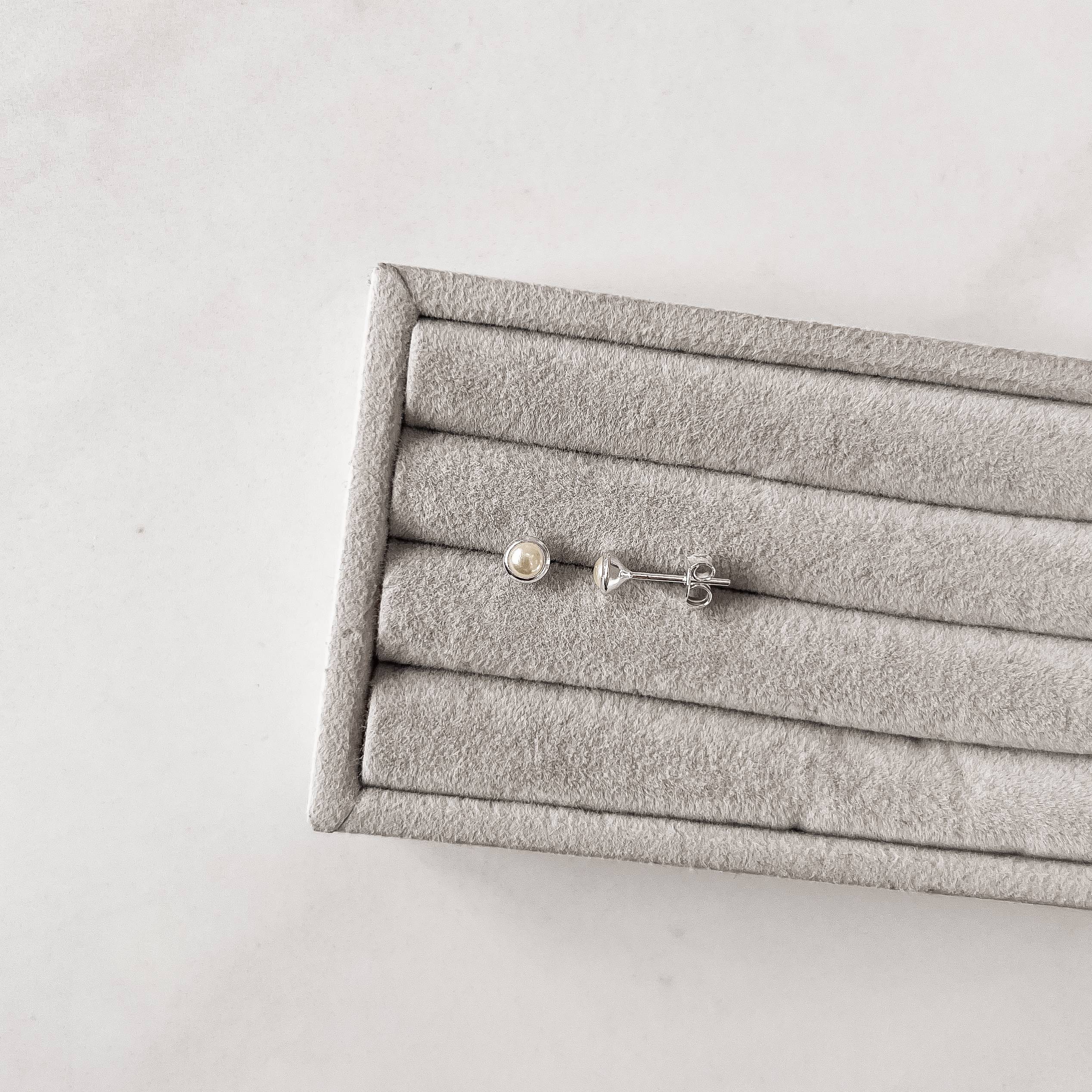 Imagem Brinco meia pérola 4mm