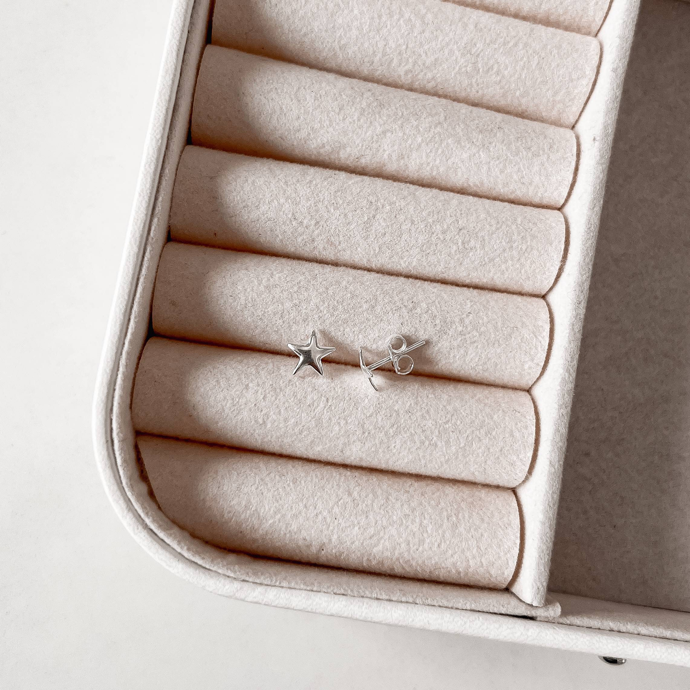 Imagem Secundária Brinco estrela lisa 7mm