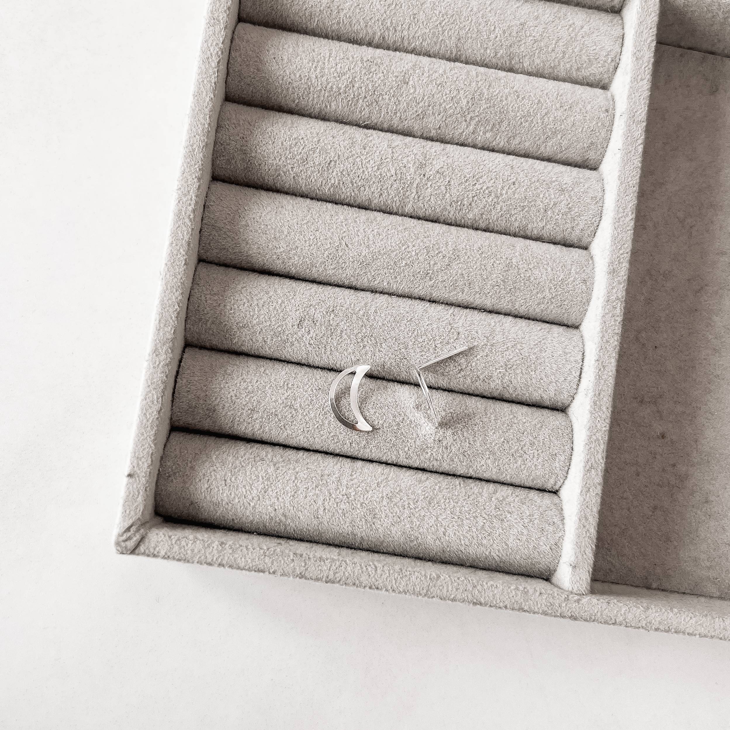 Imagem Brinco lua vazada 12mm