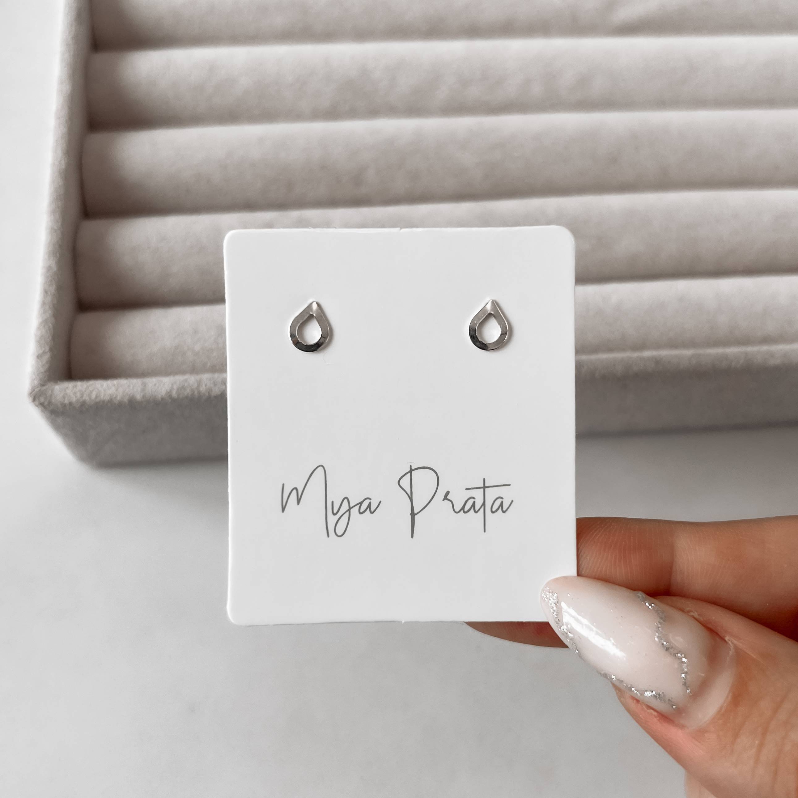 Imagem Secundária Brinco gota vazada 6mm