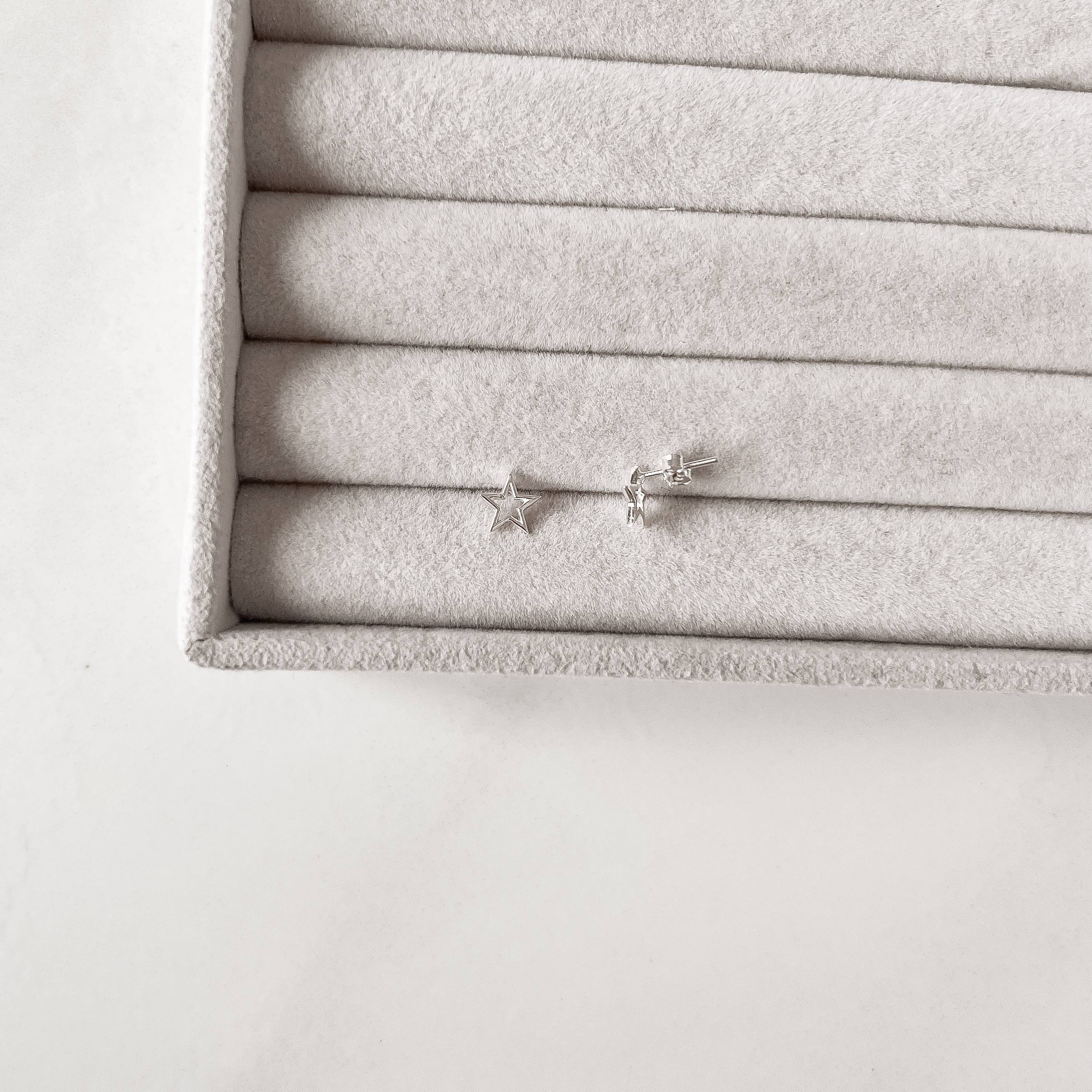 Imagem Brinco estrela lisa vazada 7mm