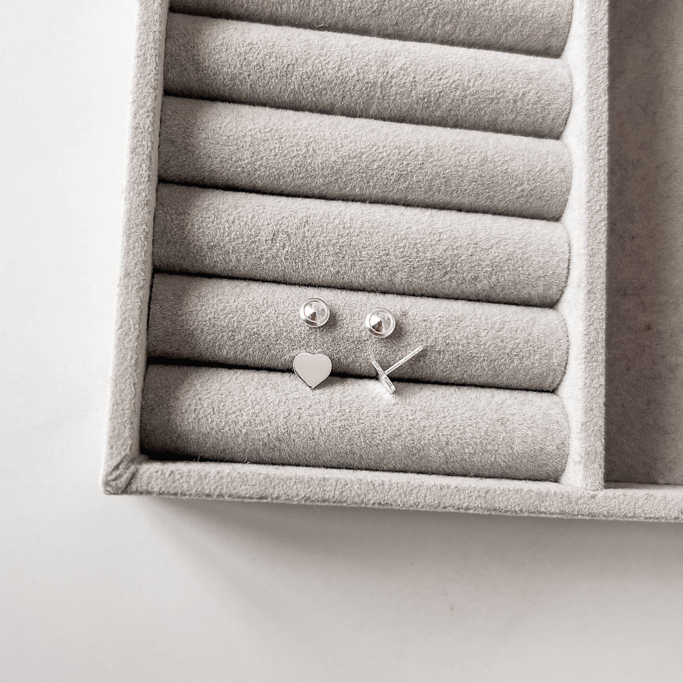 Brinco infantil coração 6mm tarraxa baby