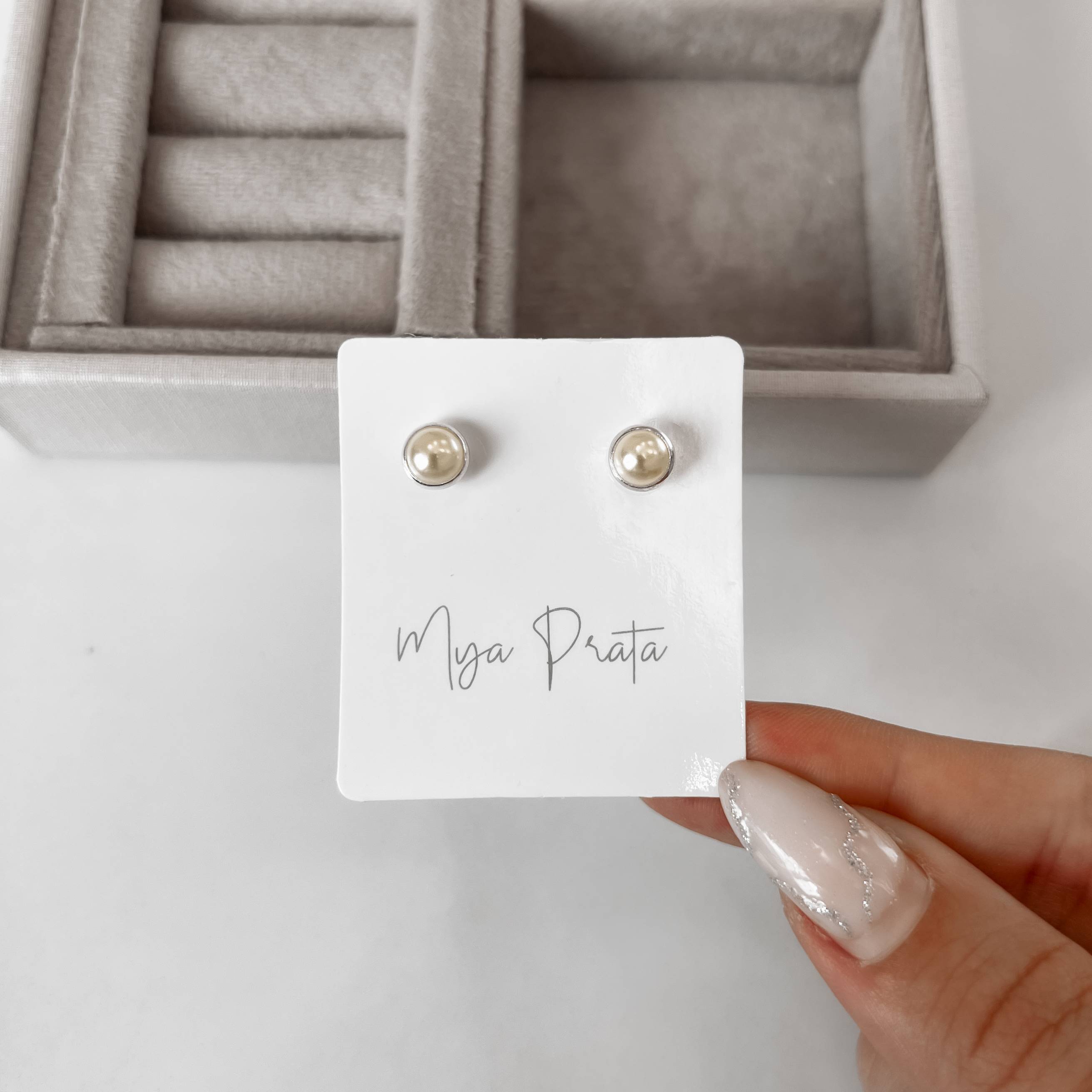 Imagem Brinco meia pérola 6mm