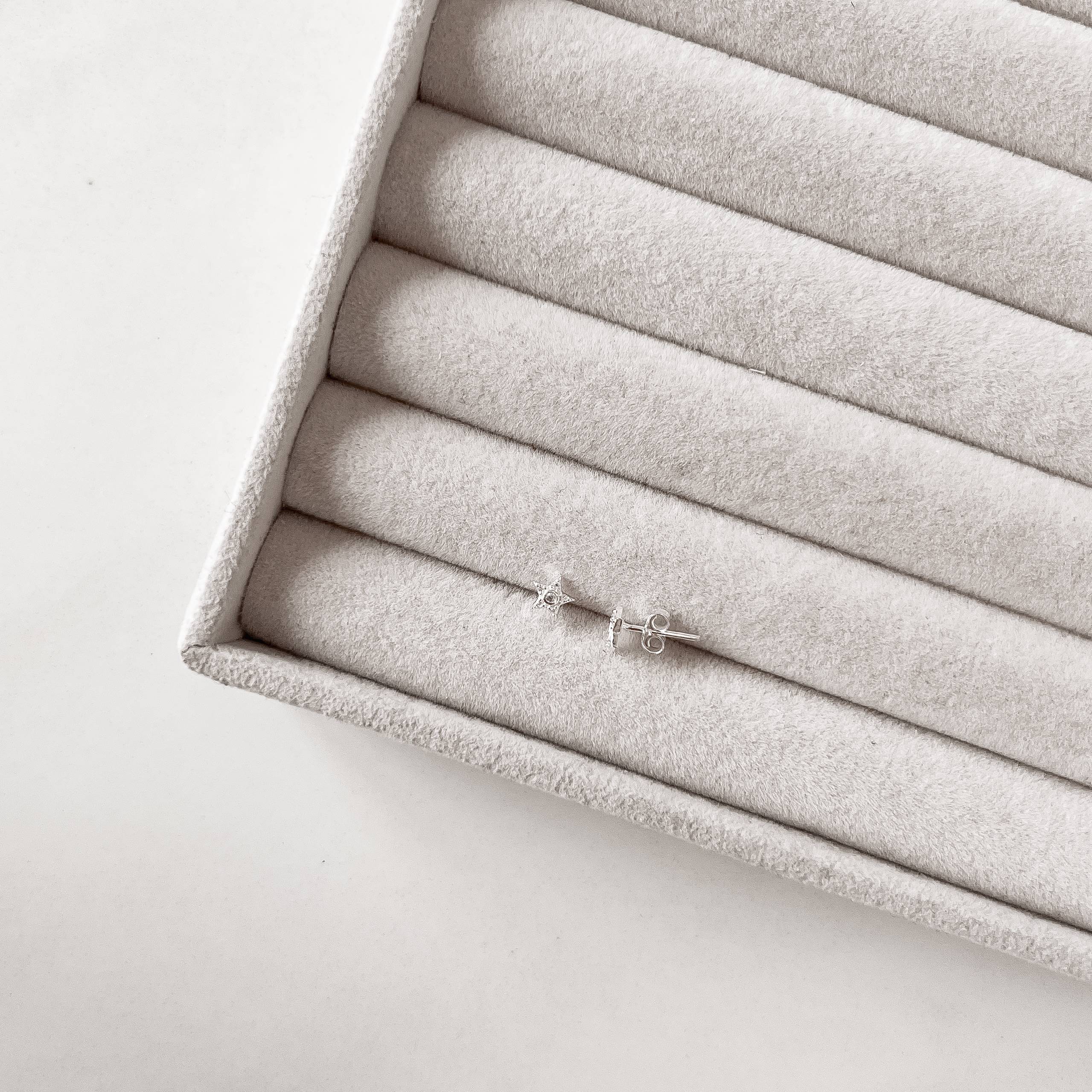 Imagem Brinco estrela com zircônias 5mm