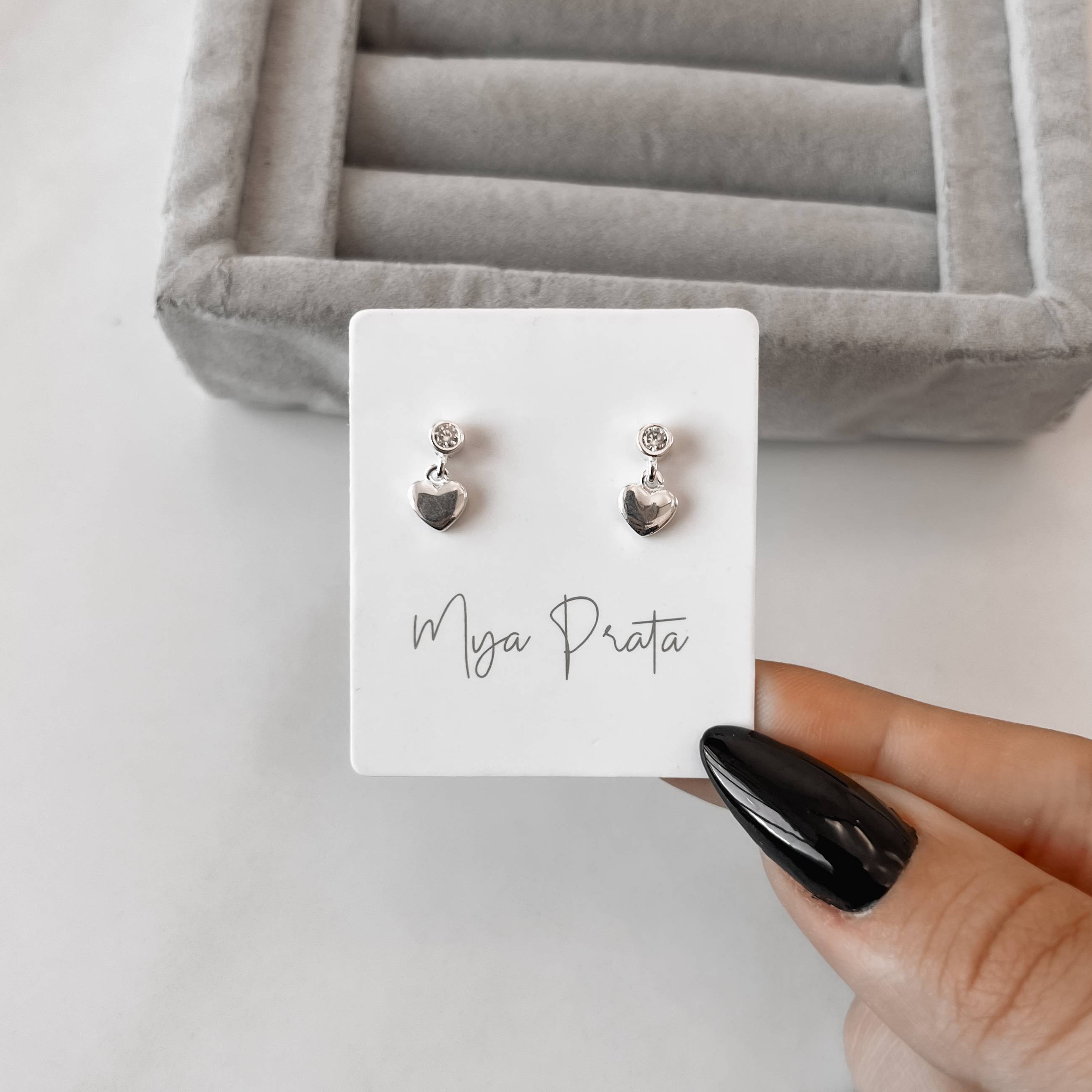 Imagem Brinco zircônia redonda 3mm pingente coração