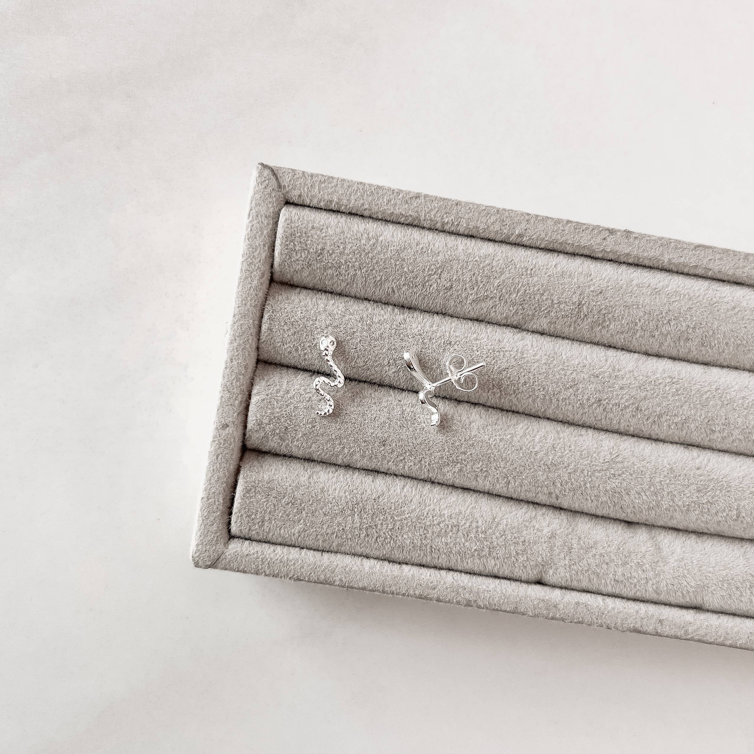 Imagem Brinco cobra desenhada 11mm