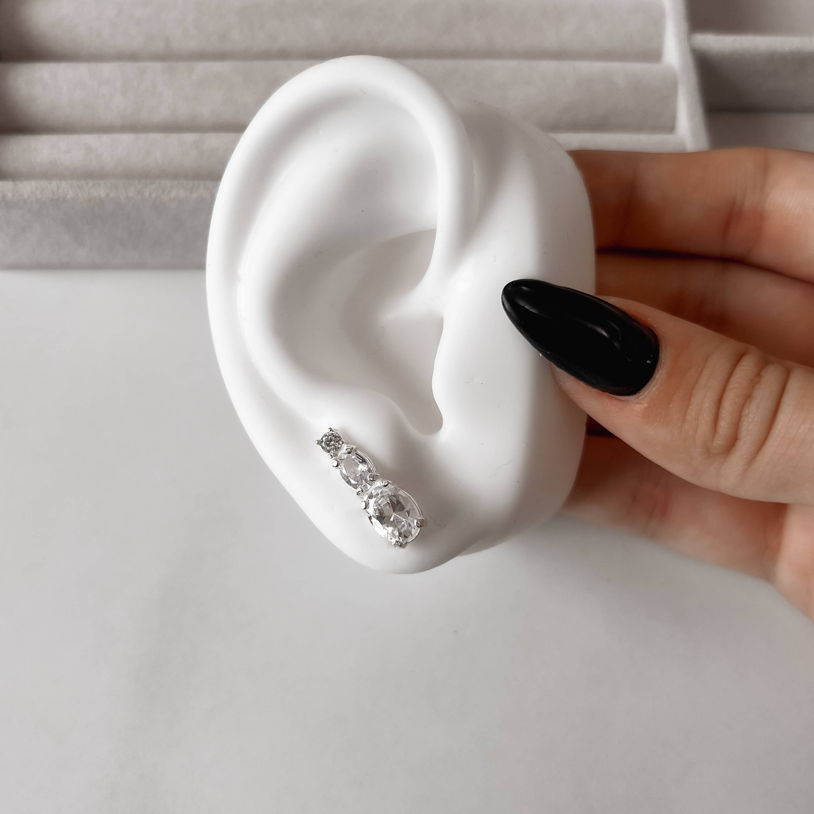 Brinco ear cuff pedras ovais e redonda