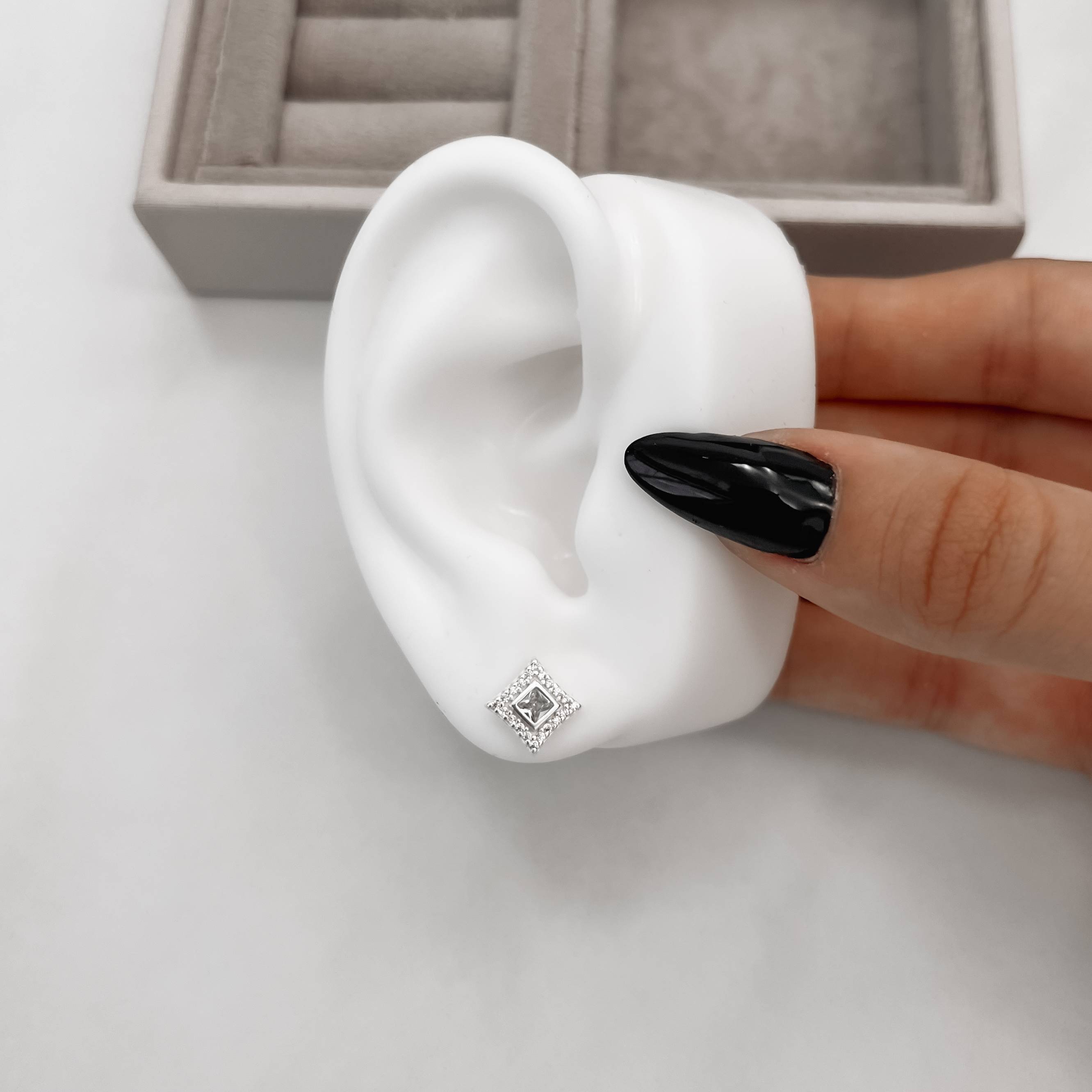 Imagem Brinco zircônia losango com cravejado 11mm