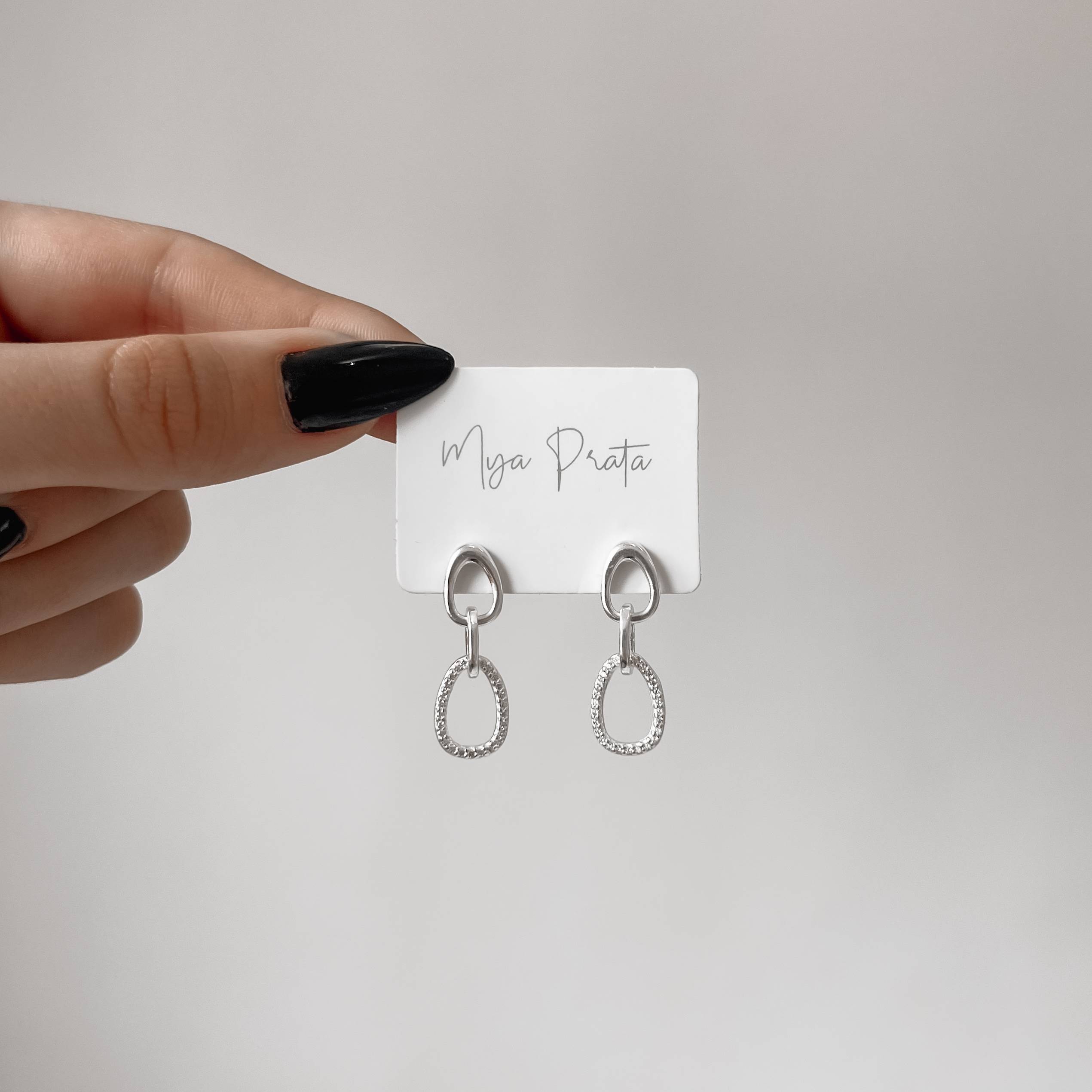 Imagem Brinco elos ovais liso e cravejado 28mm