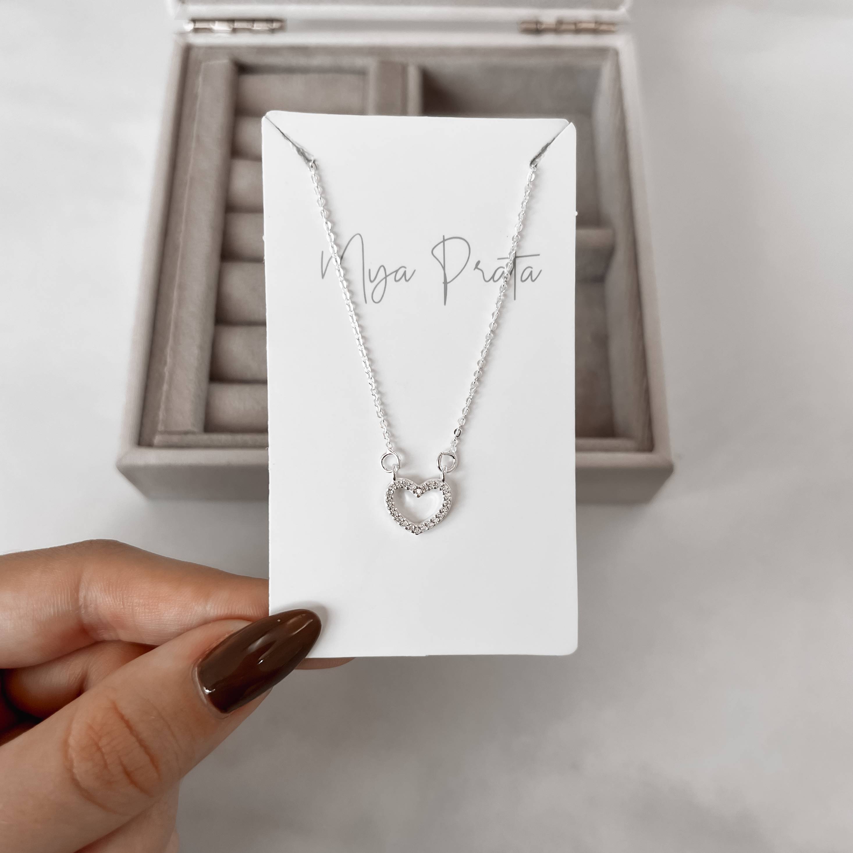 Imagem Colar coração vazado cravejado 11mm corrente cadeado 40cm com alongadora