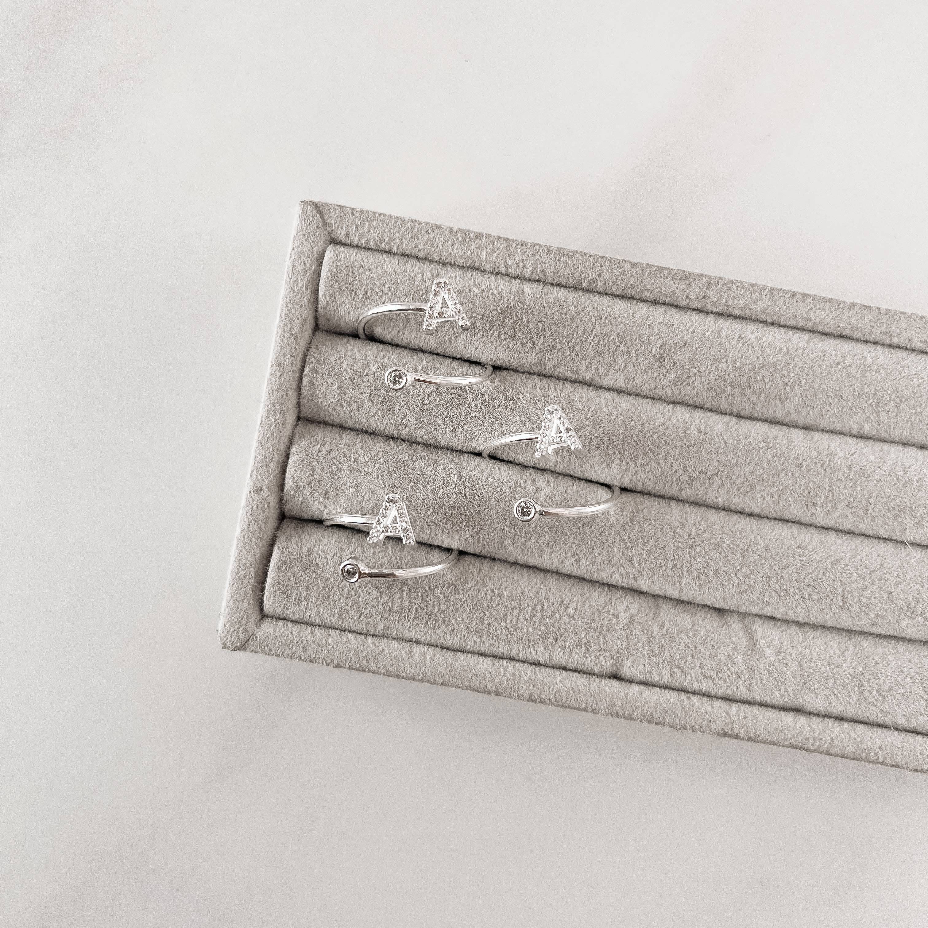 Imagem Secundária Anel letra A cravejada e zircônia regulável P