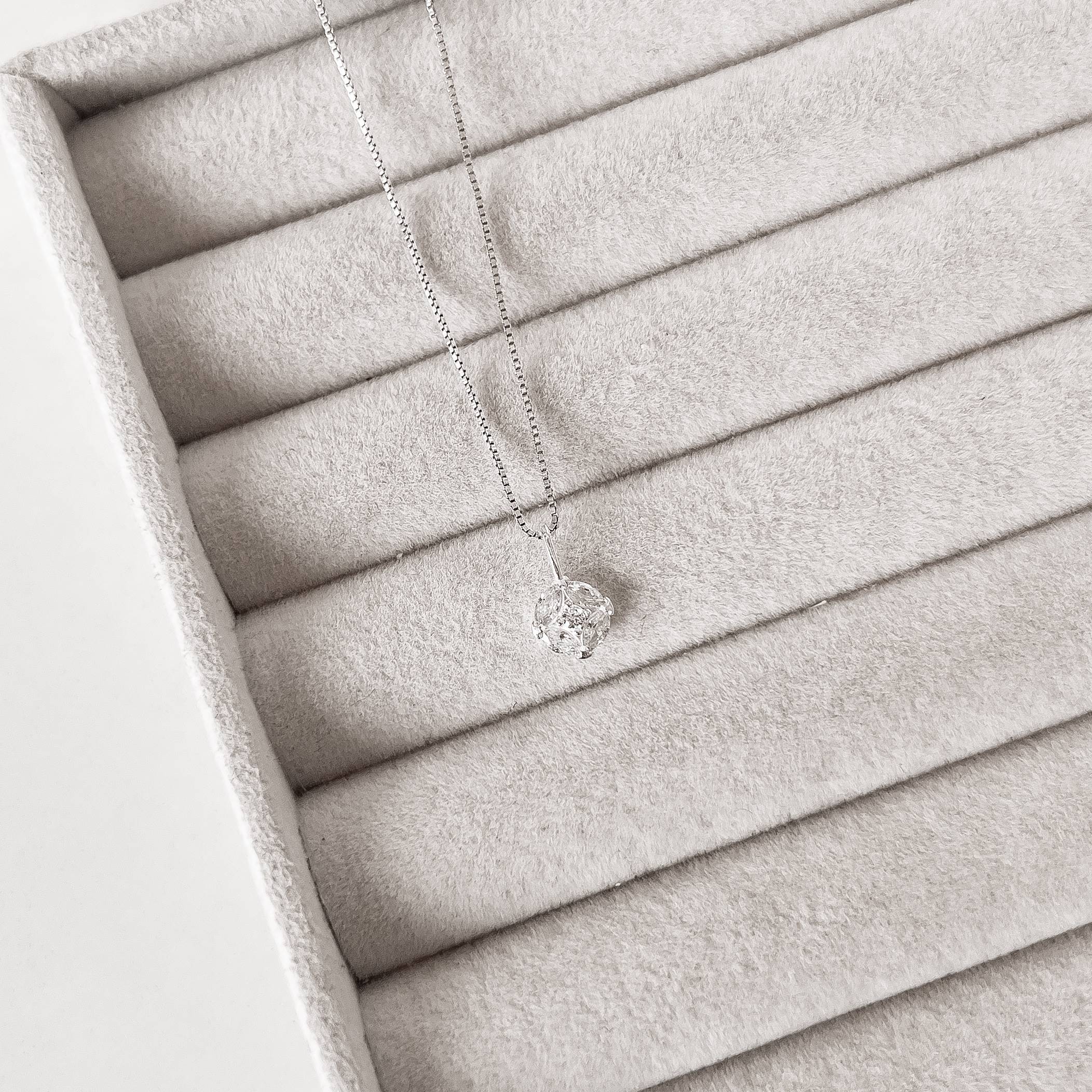 Imagem Colar pingente medalha estrela 4 pontas com cravejado 11mm 40cm