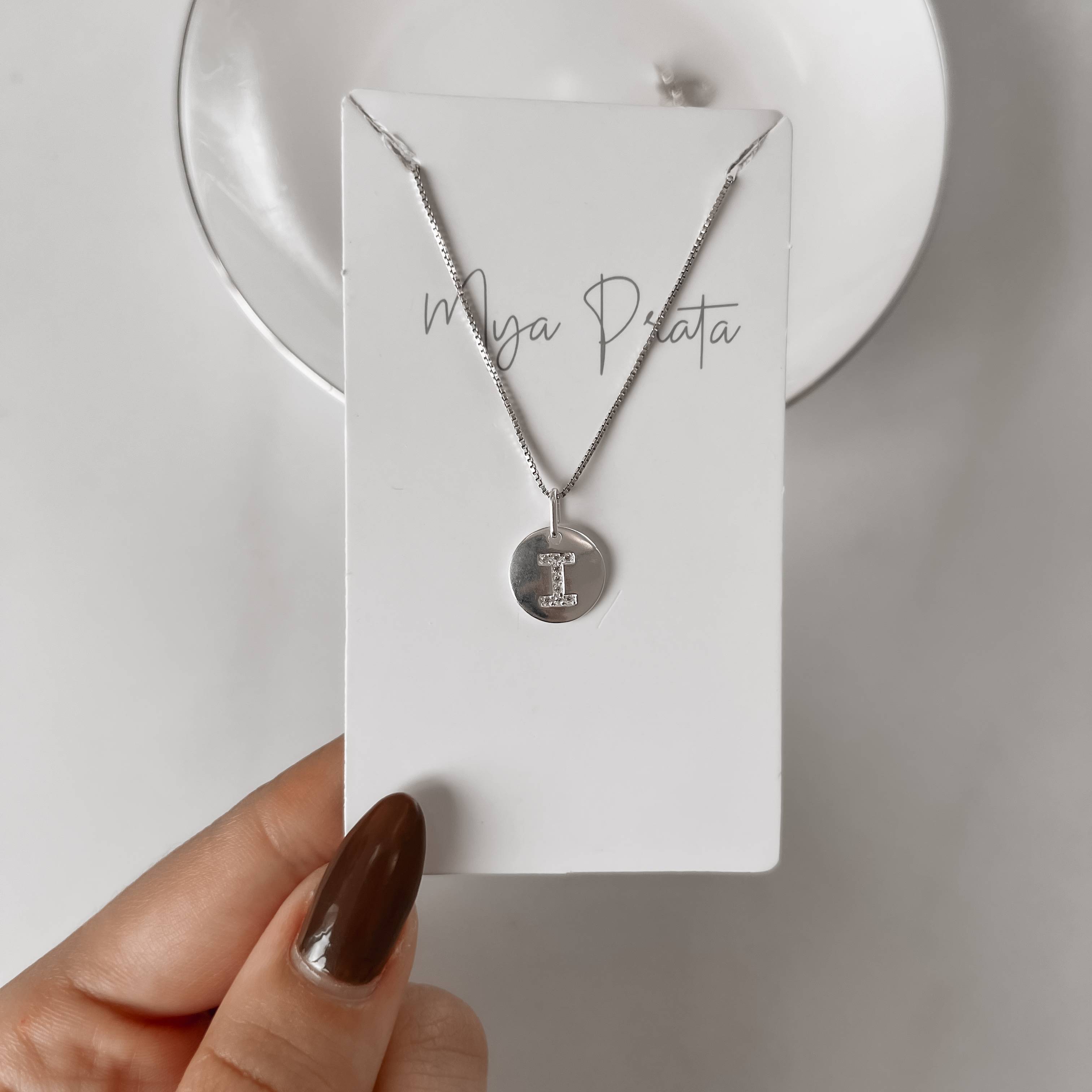 Imagem Colar pingente medalha letra I cravejada 15mm 45cm