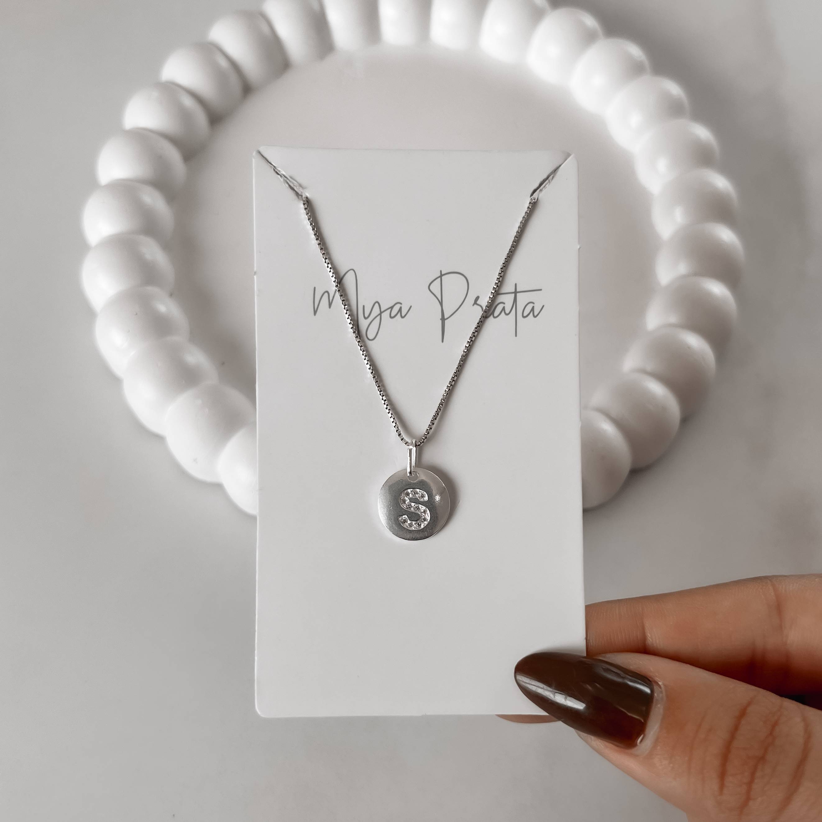 Imagem Colar pingente medalha letra S cravejada 15mm 45cm