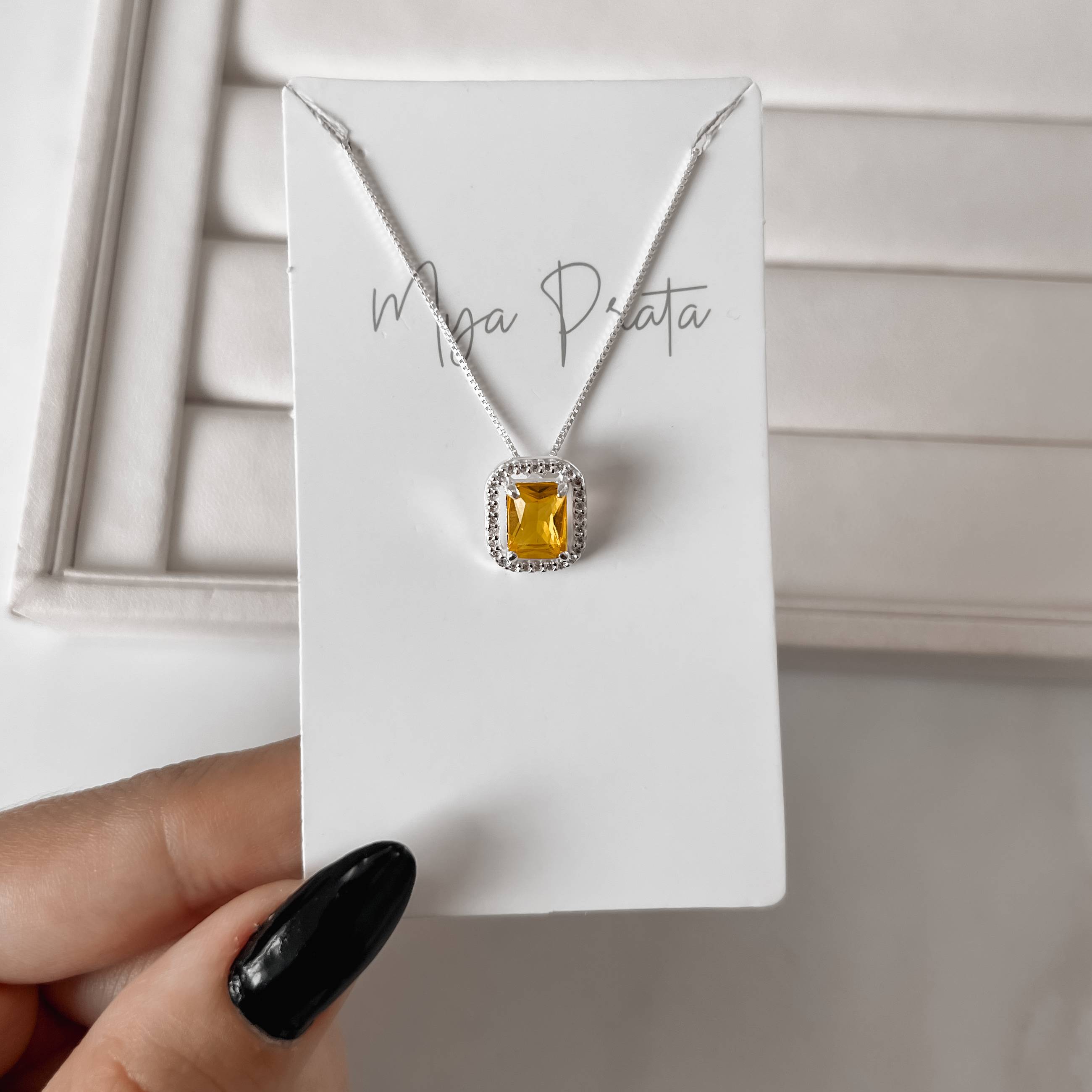 Imagem Colar zircônia retangular amarela com cravejado 13mm 45cm