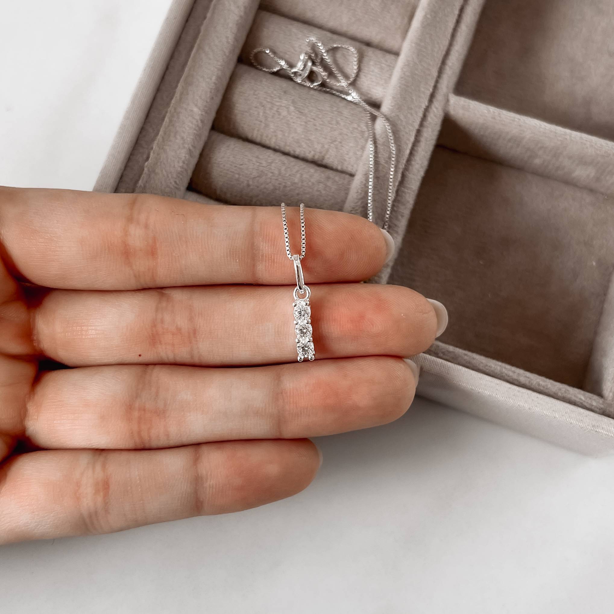 Imagem Secundária Colar pingente 3 zircônias 11mm 45cm