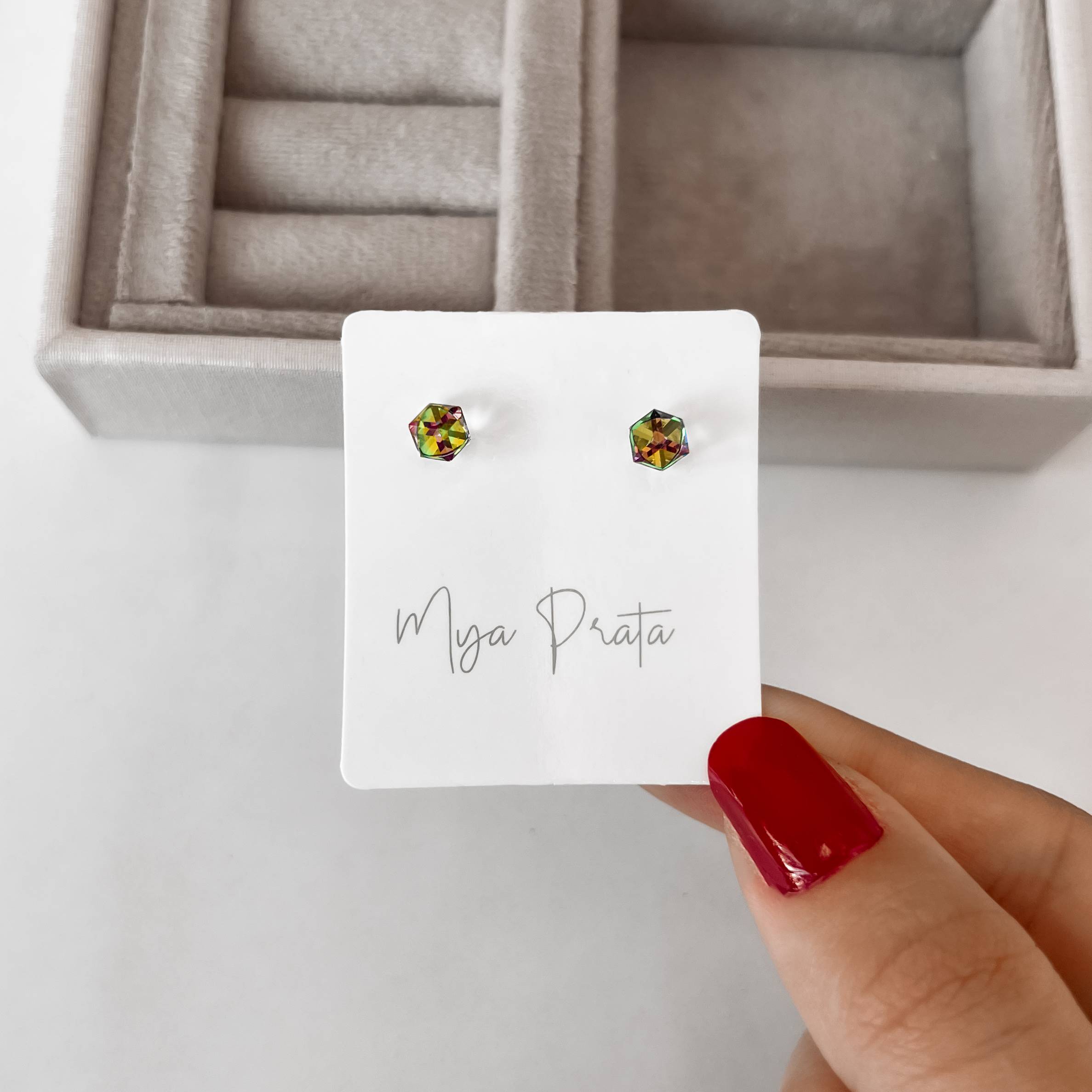 Imagem Secundária Brinco cubo multicolor 4mm