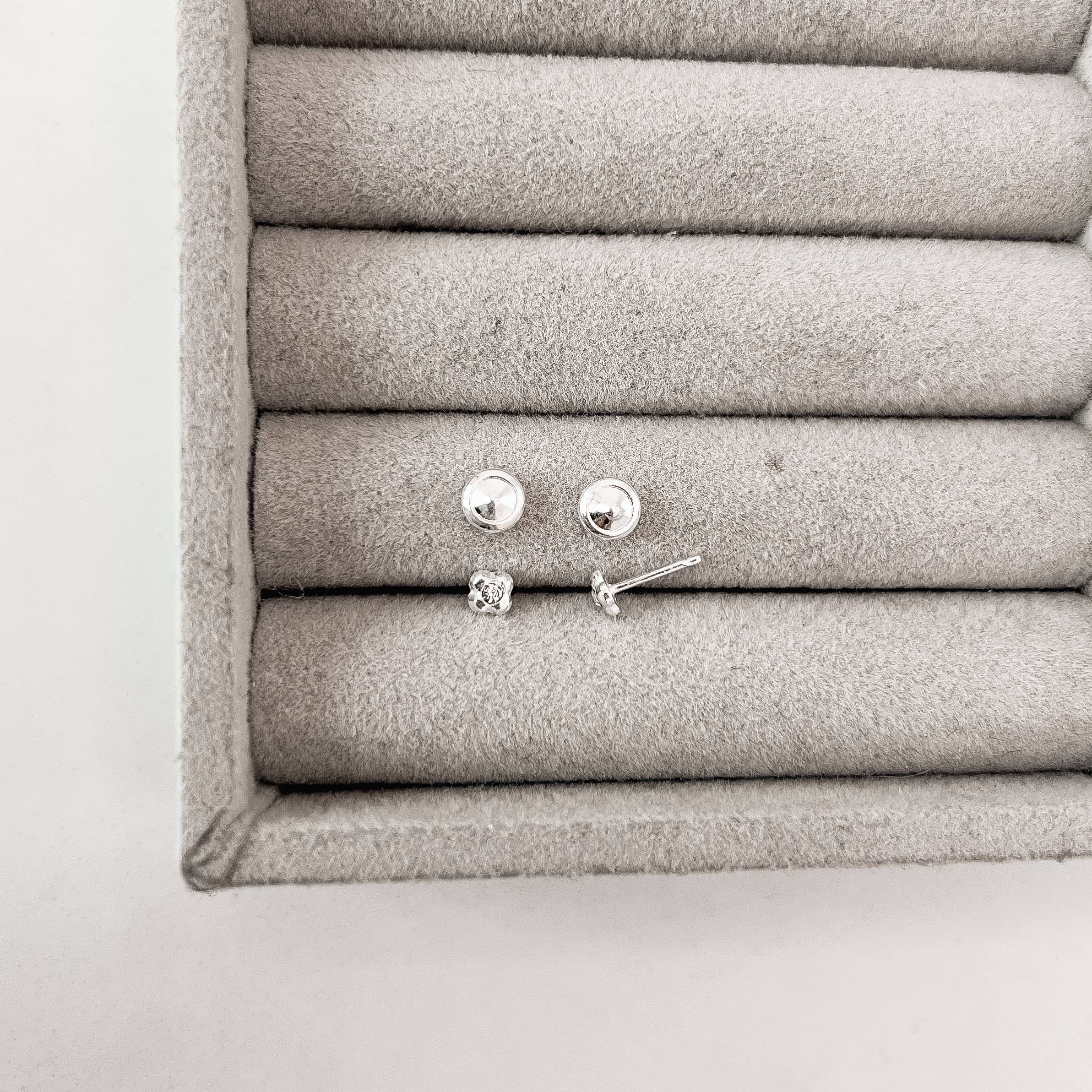 Imagem Secundária Brinco infantil trevo com zircônia 4mm tarraxa baby