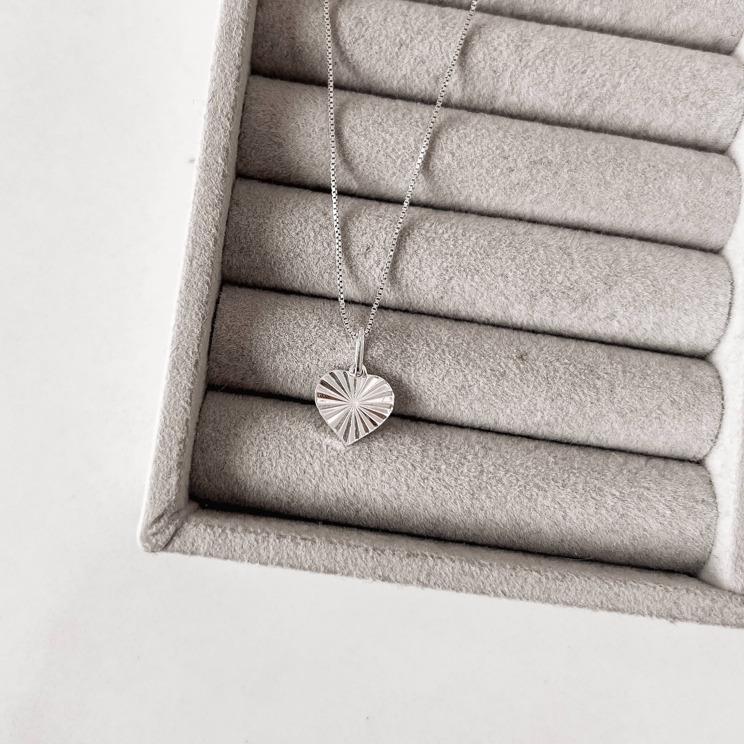 Colar pingente coração vinco 11mm 45cm