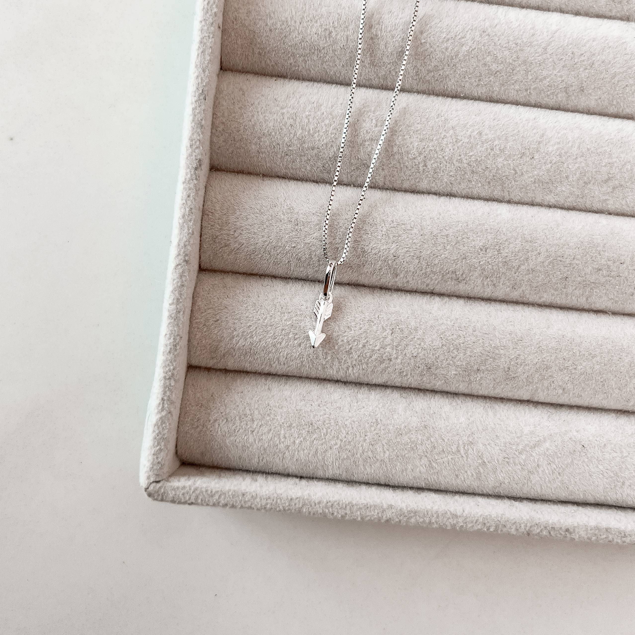 Colar pingente flecha 10mm 40cm