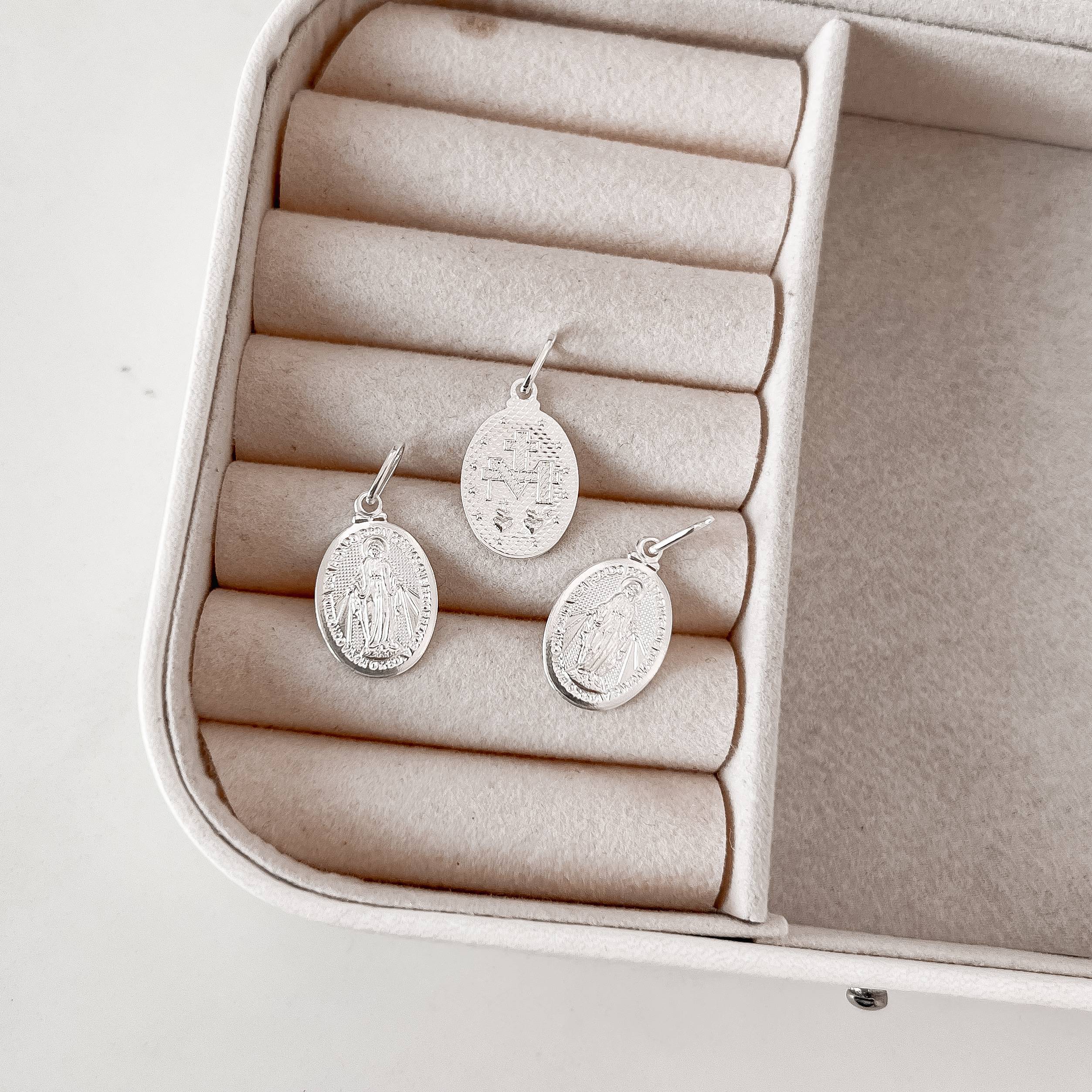 Pingente medalha oval Nsa. Sra. das Graças 17mm