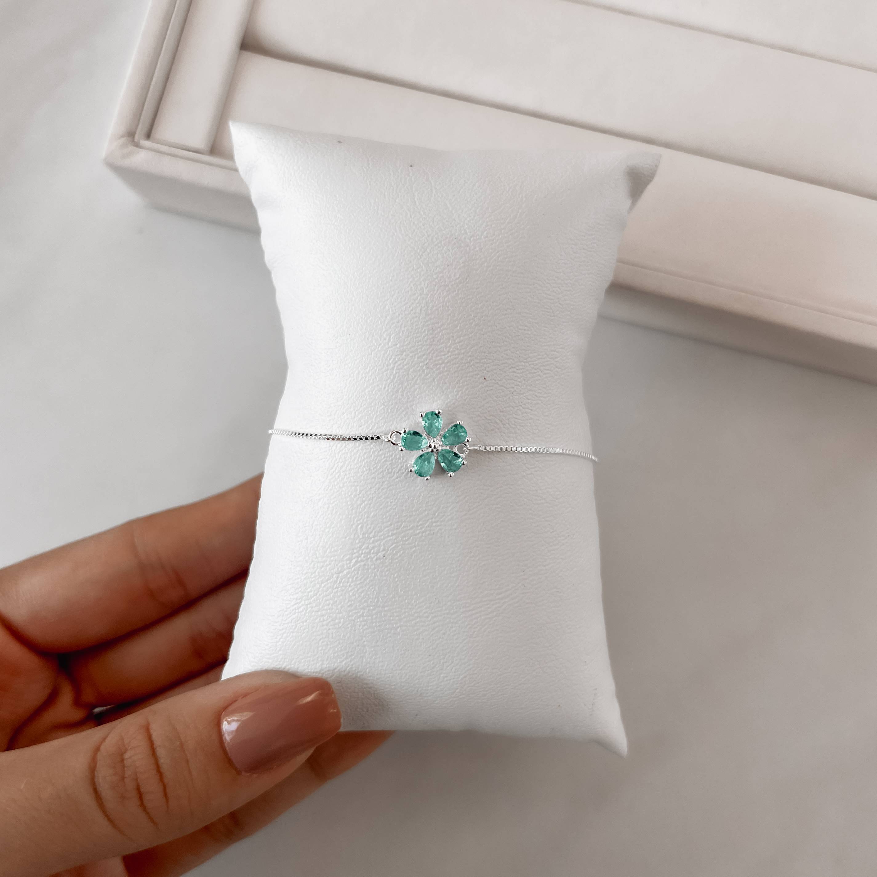 Pulseira entremeio flor cravejada acqua 11mm