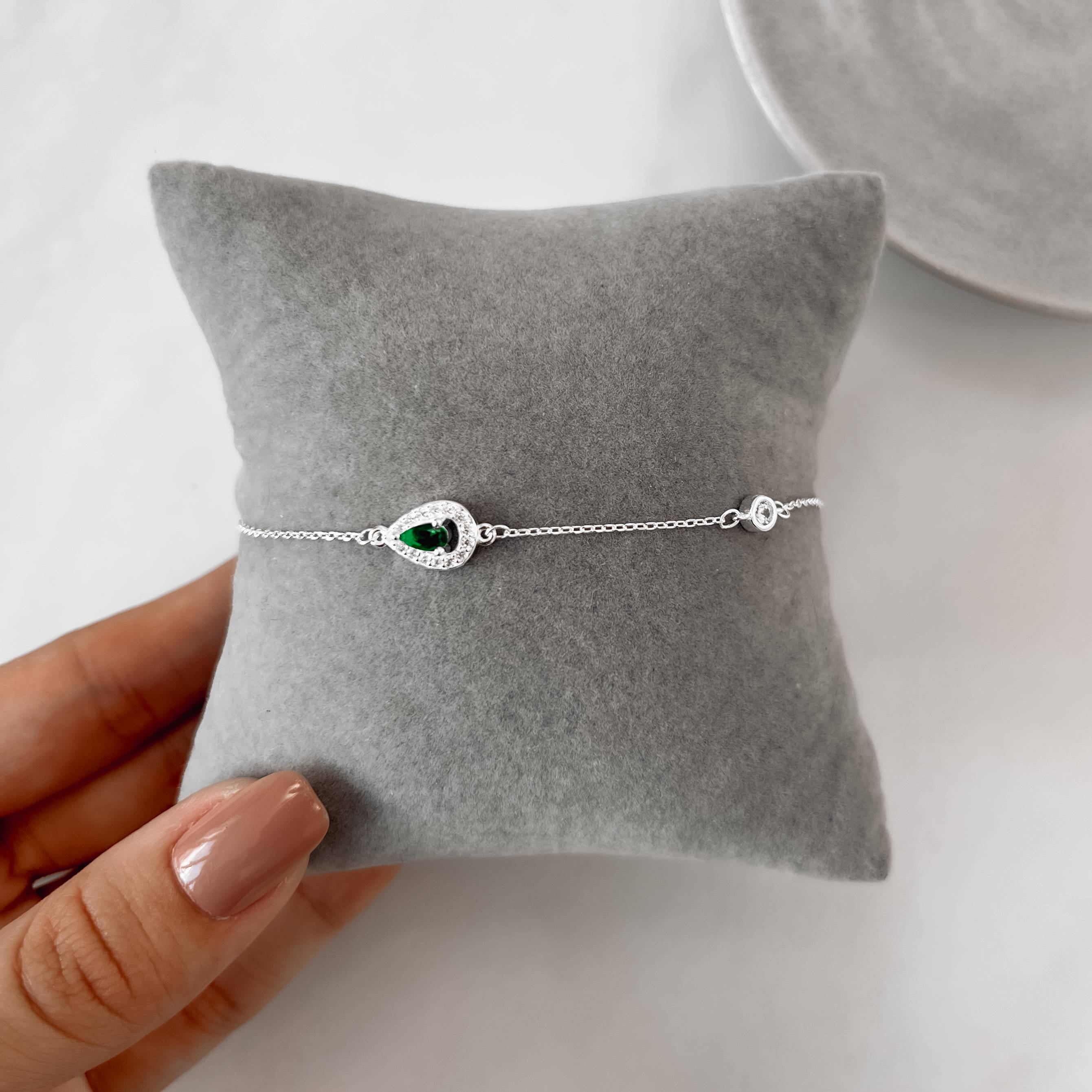 Imagem Secundária Pulseira entremeio zircônia gota esmeralda com cravejado 10mm e zircônia redonda 4mm