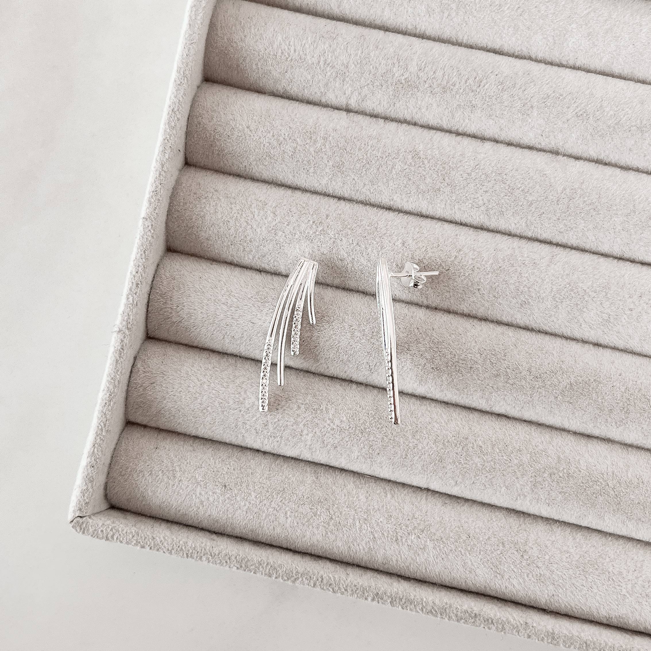 Brinco bastões liso e cravejado 30mm