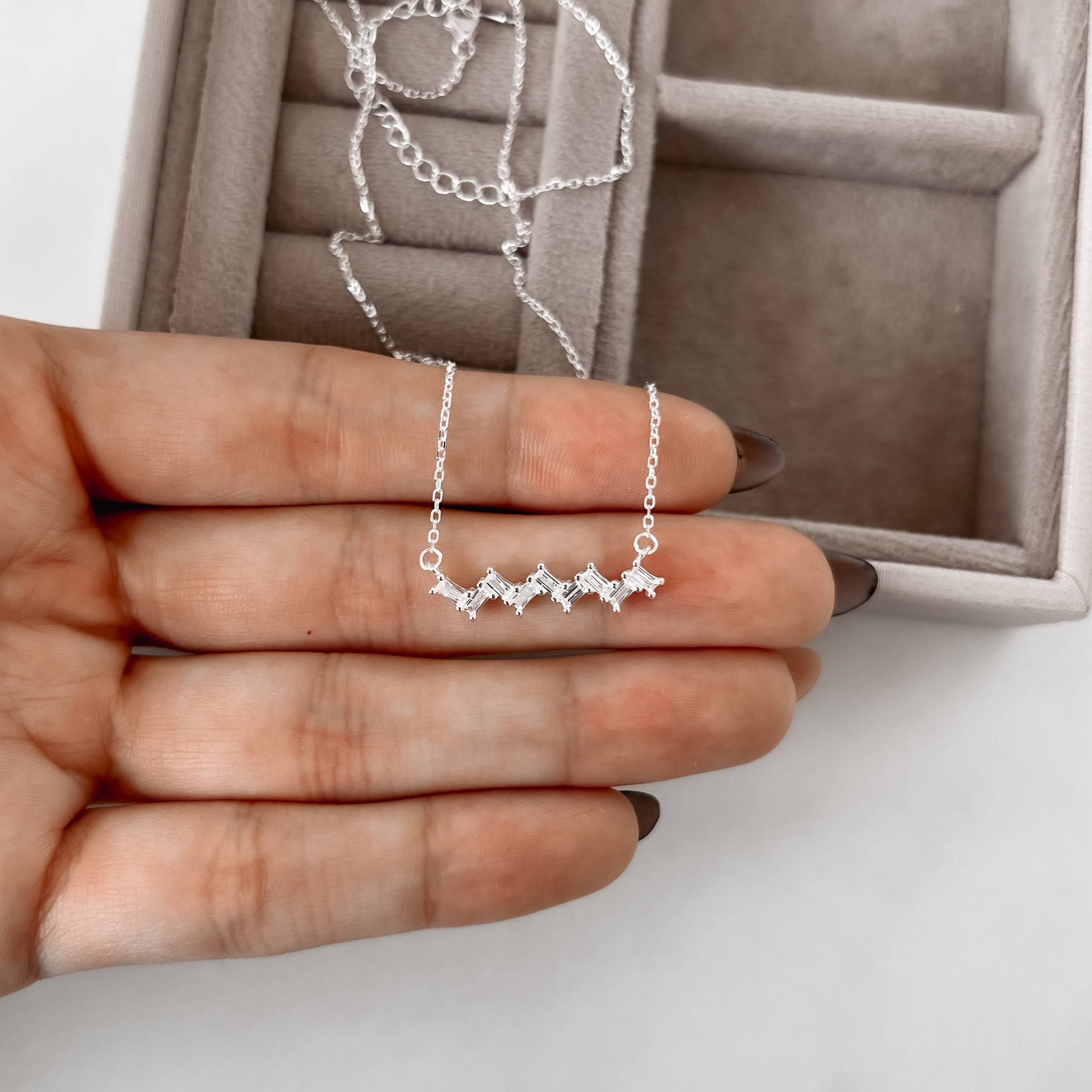 Imagem Colar entremeio zircônias retangulares 24mm 40+5cm