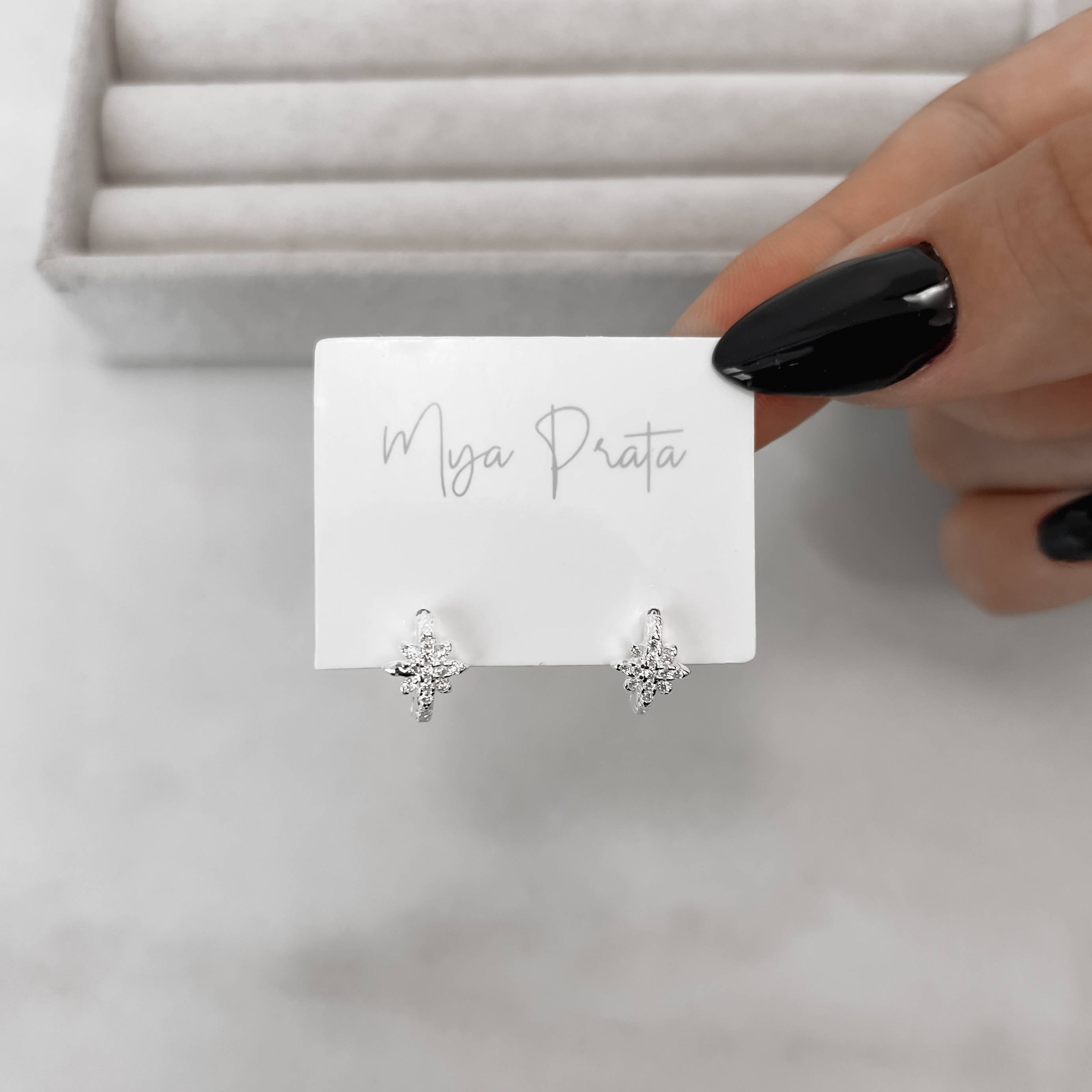 Imagem Secundária Argola click estrela 8 pontas cravejada 11mm