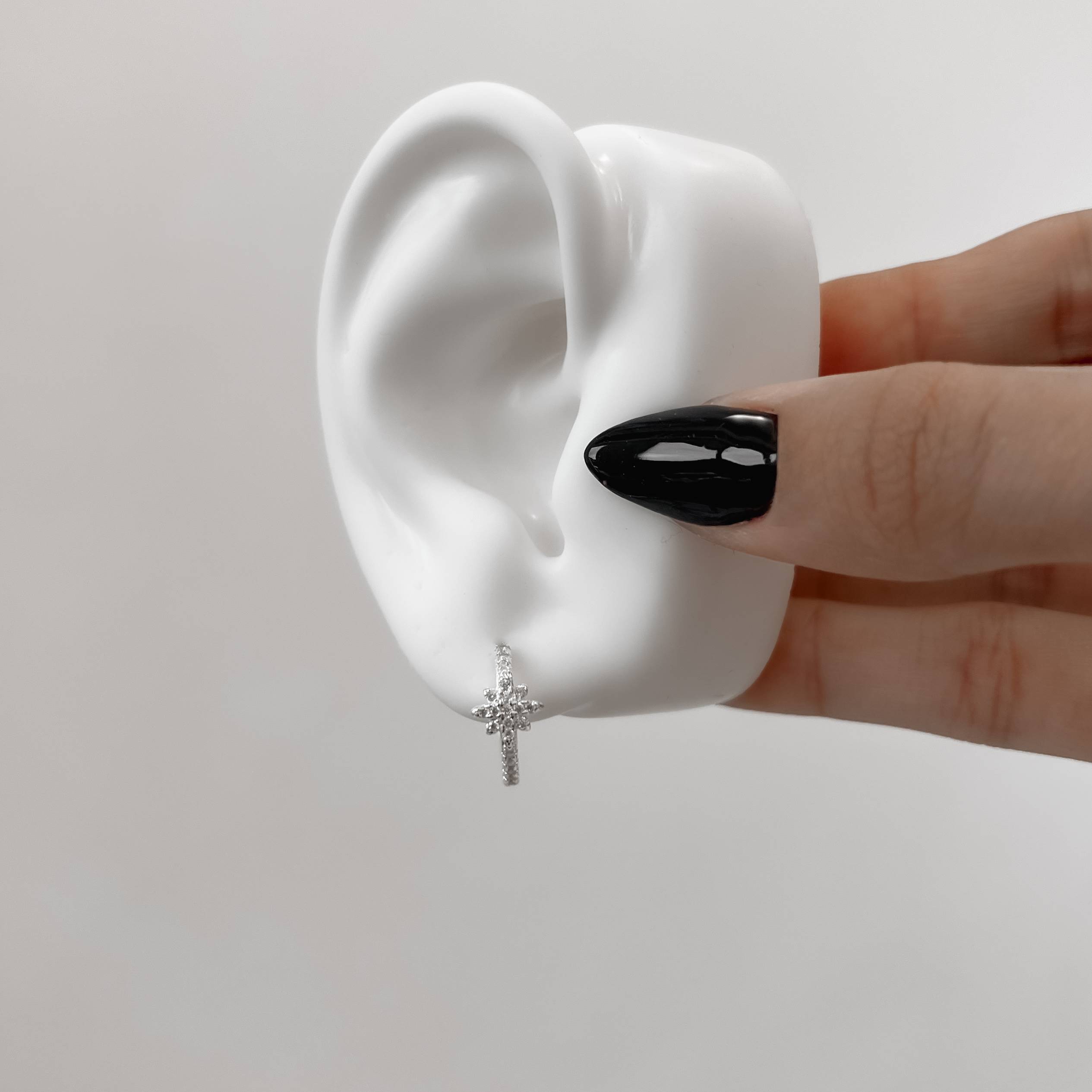 Imagem Argola click estrela 8 pontas cravejada 15mm