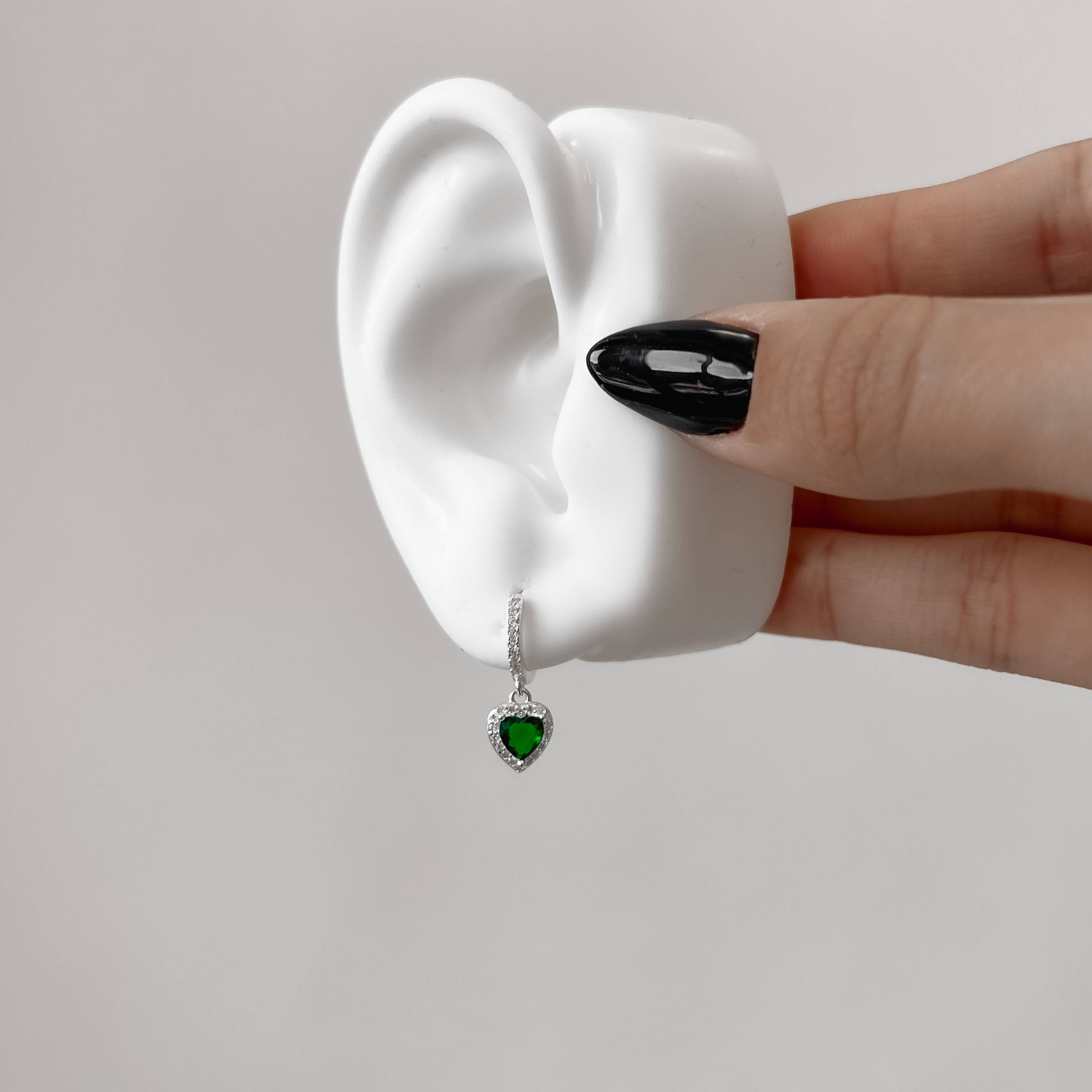 Imagem Secundária Argola click cravejada 11mm pingente zircônia coração esmeralda