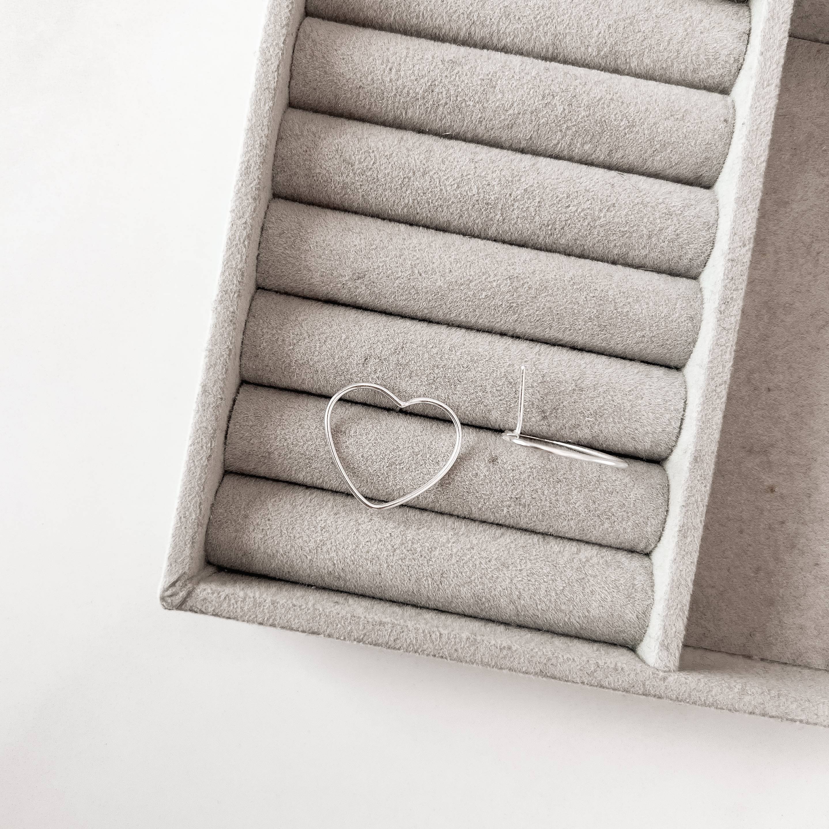 Imagem Brinco coração vazado 22mm