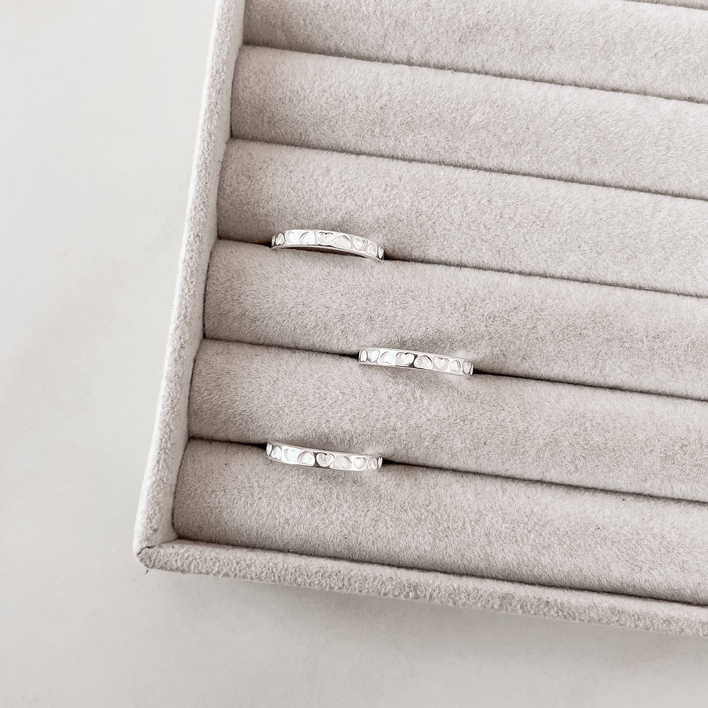 Imagem Anel aliança com corações