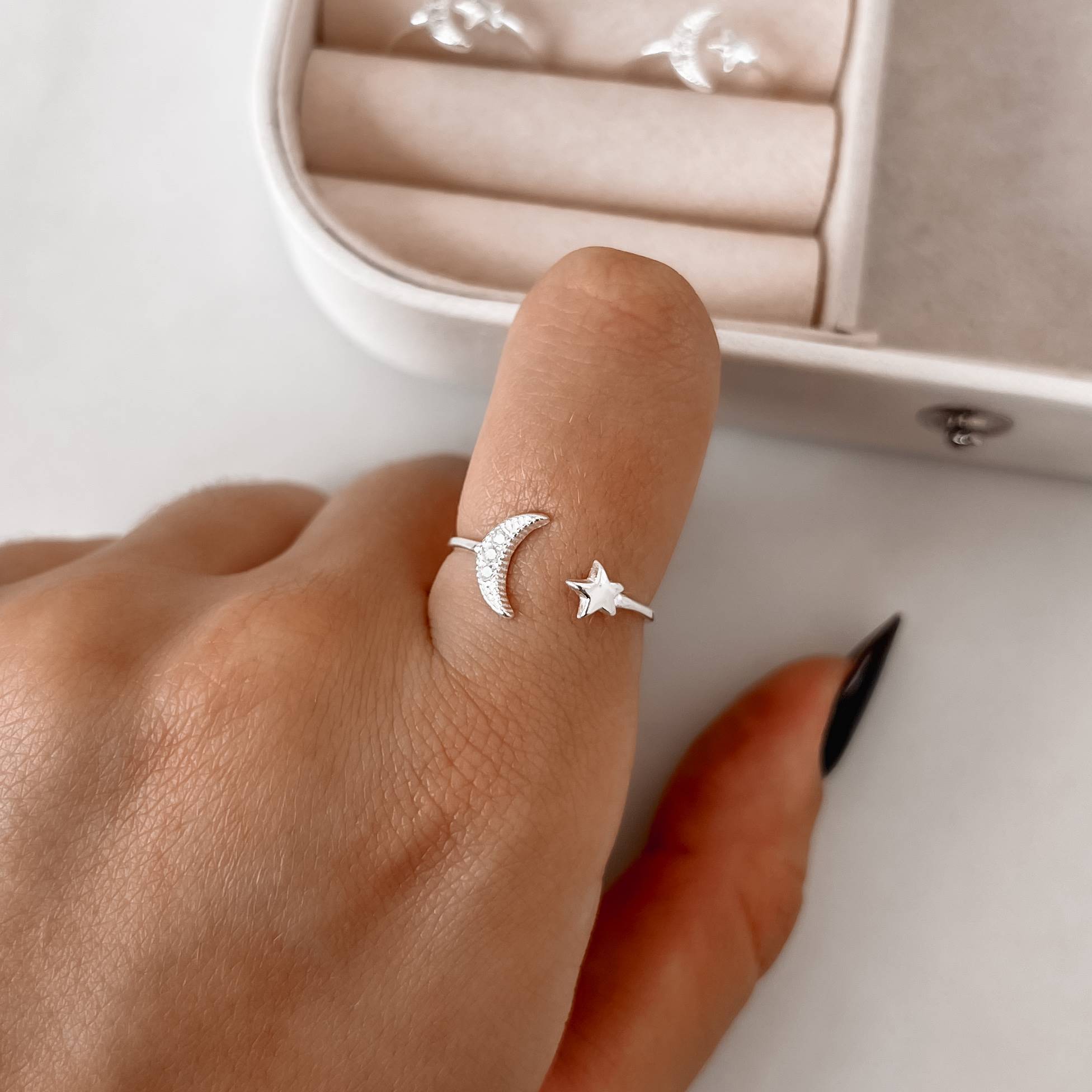 Imagem Anel lua com zircônias e estrela regulável P