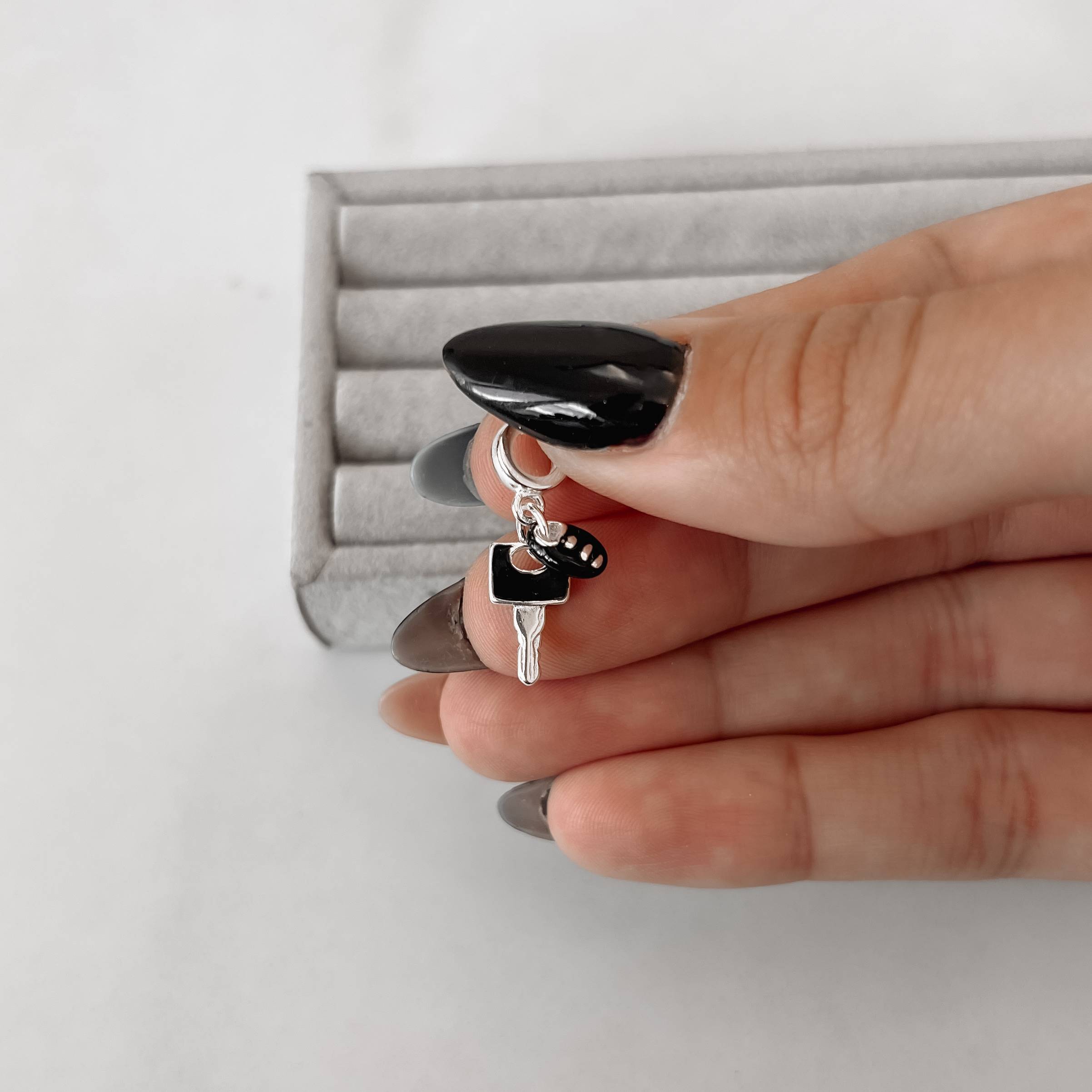 Berloque pingente chave de carro resina 13mm