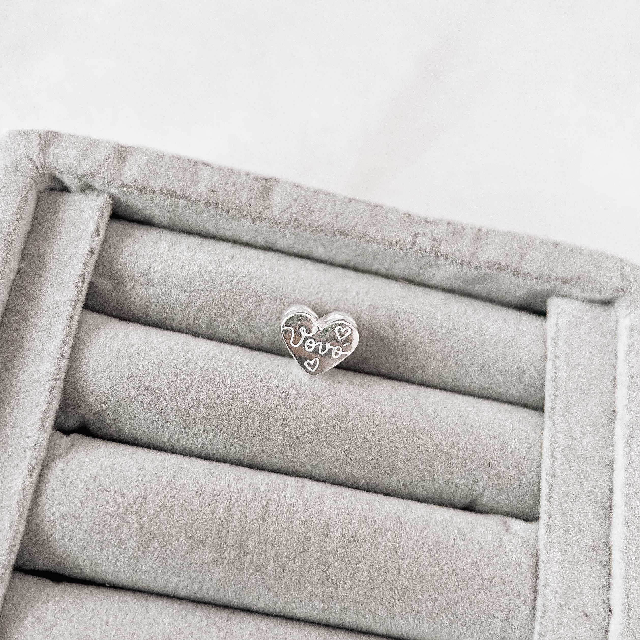 Berloque separador coração escrito vovó 12mm