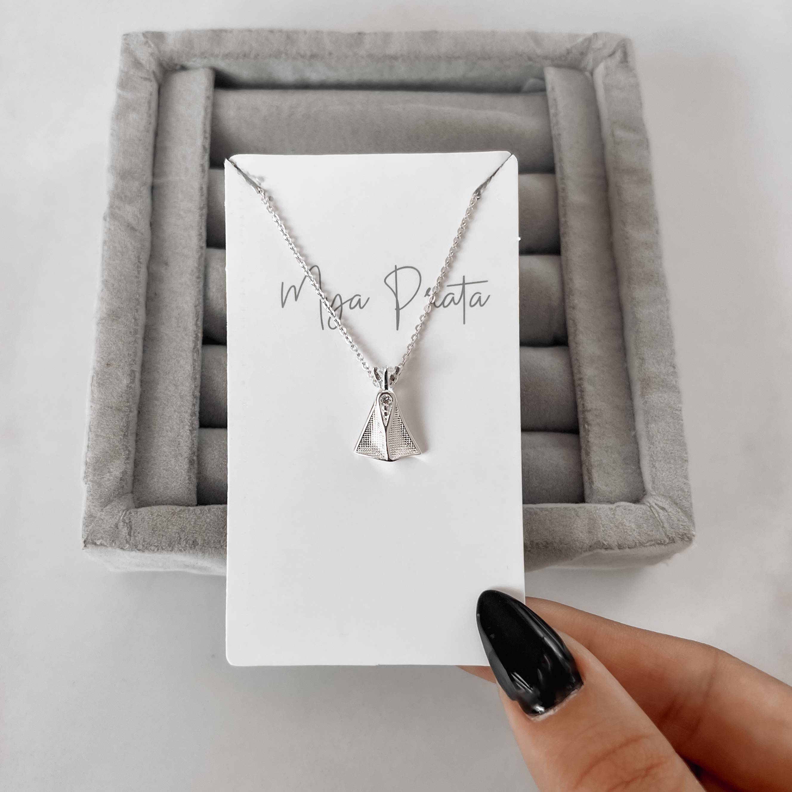 Imagem Colar Nsa. Sra. Aparecida detalhe zircônias 17mm corrente cadeadinho 45cm