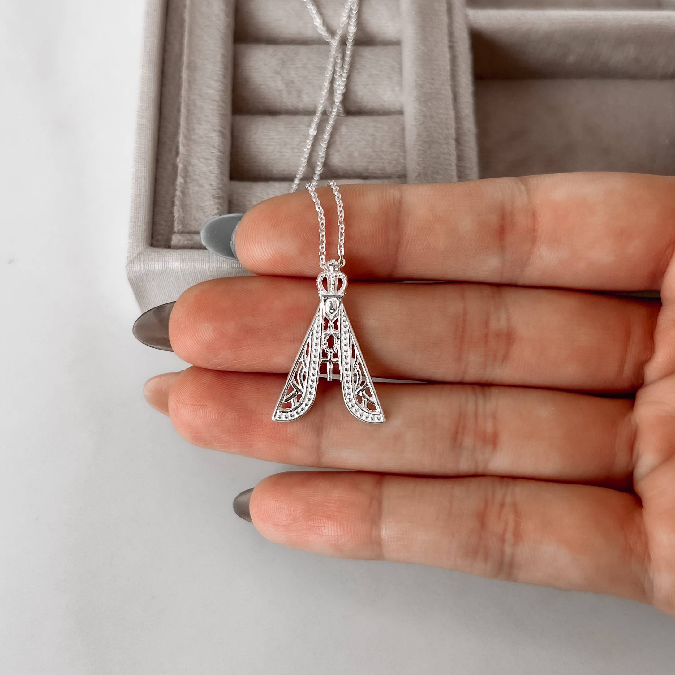 Imagem Colar Nsa. Sra. Aparecida 26mm corrente cadeadinho 45cm