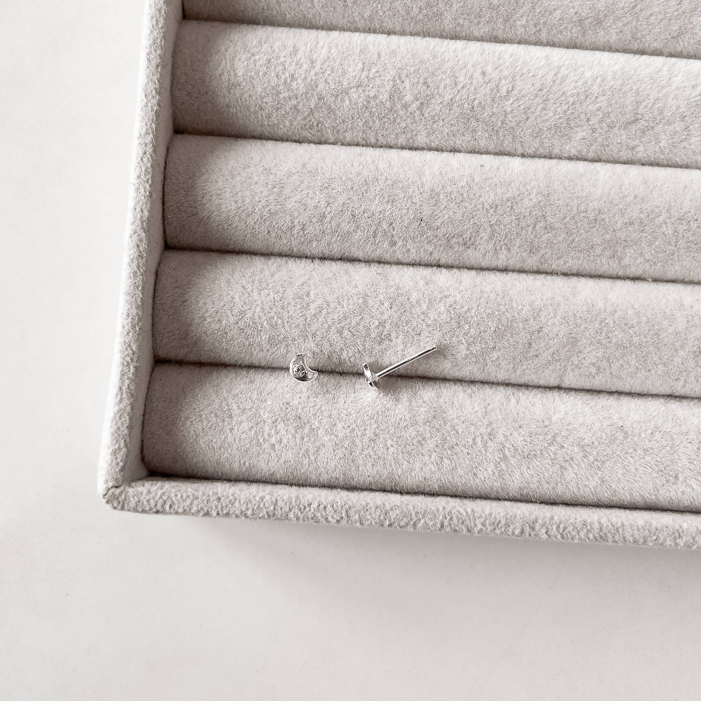 Imagem Secundária Brinco lua com zircônia 5mm