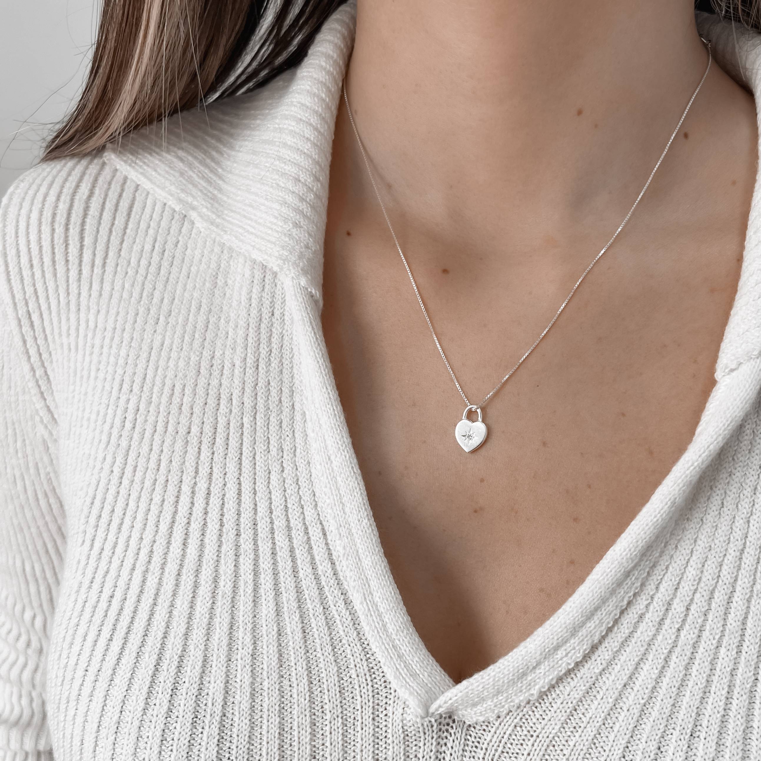 Imagem Colar cadeado coração detalhe zircônia 14mm 45cm