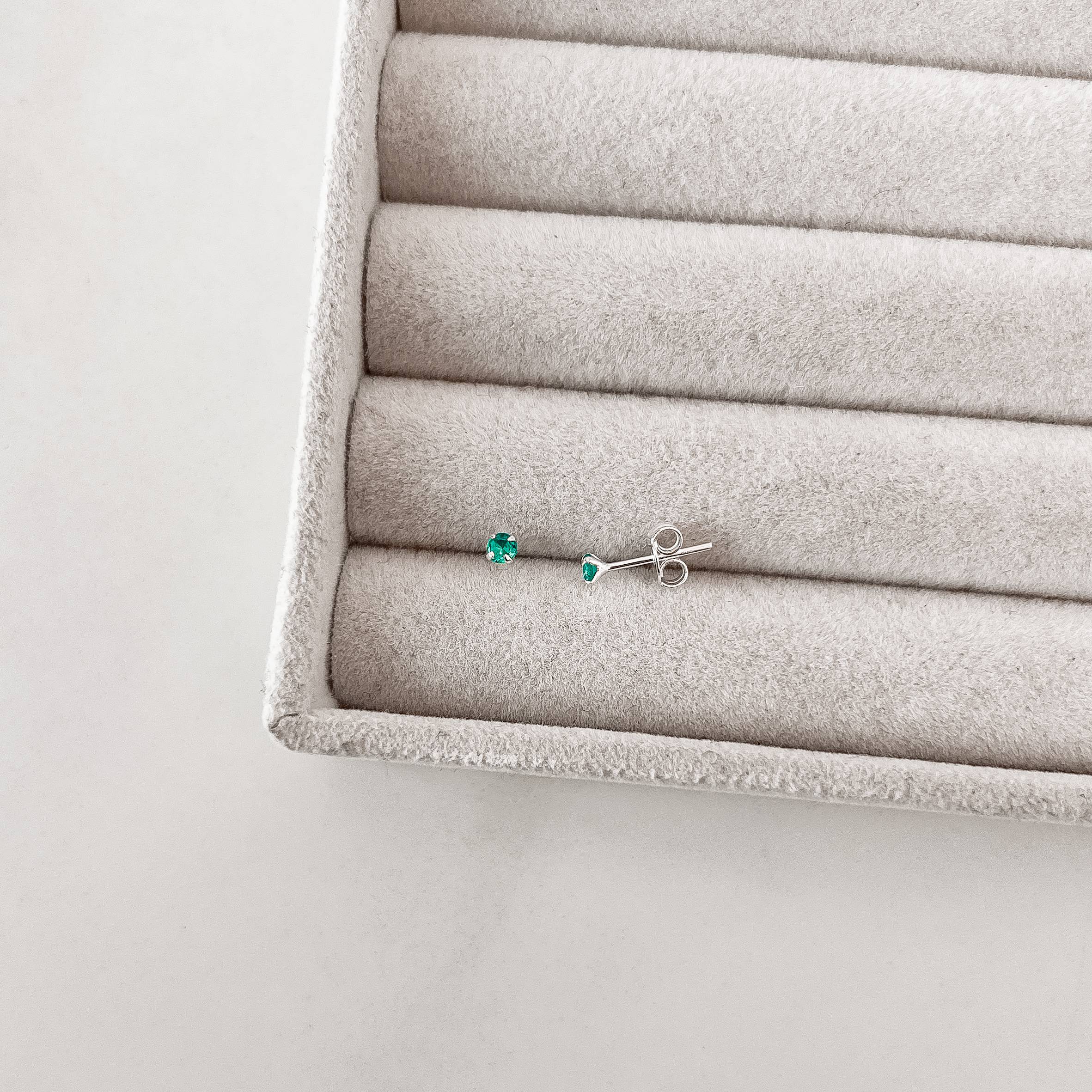 Brinco zircônia redonda turquesa 3mm